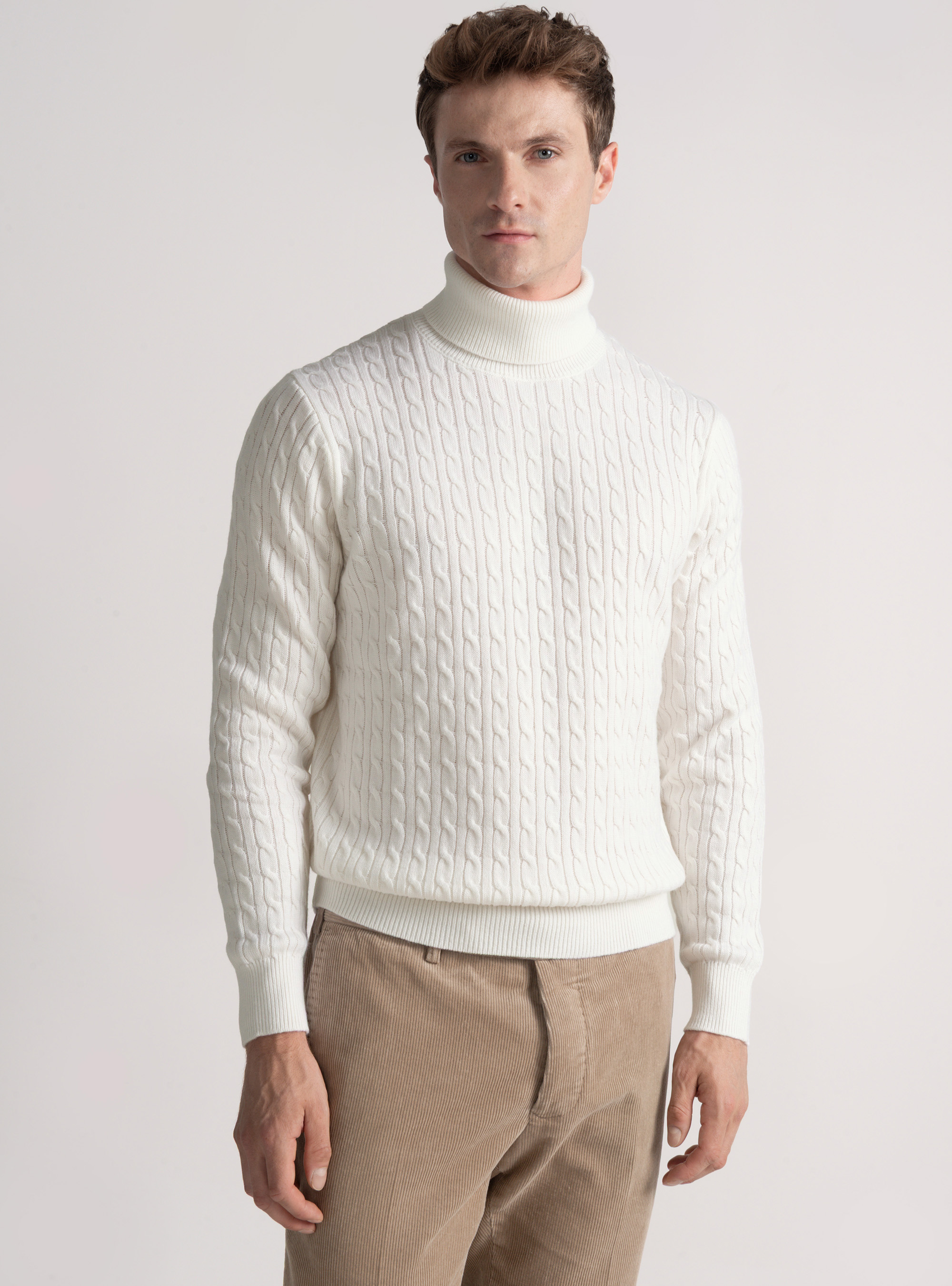 Maglia collo alto con treccia in misto lana