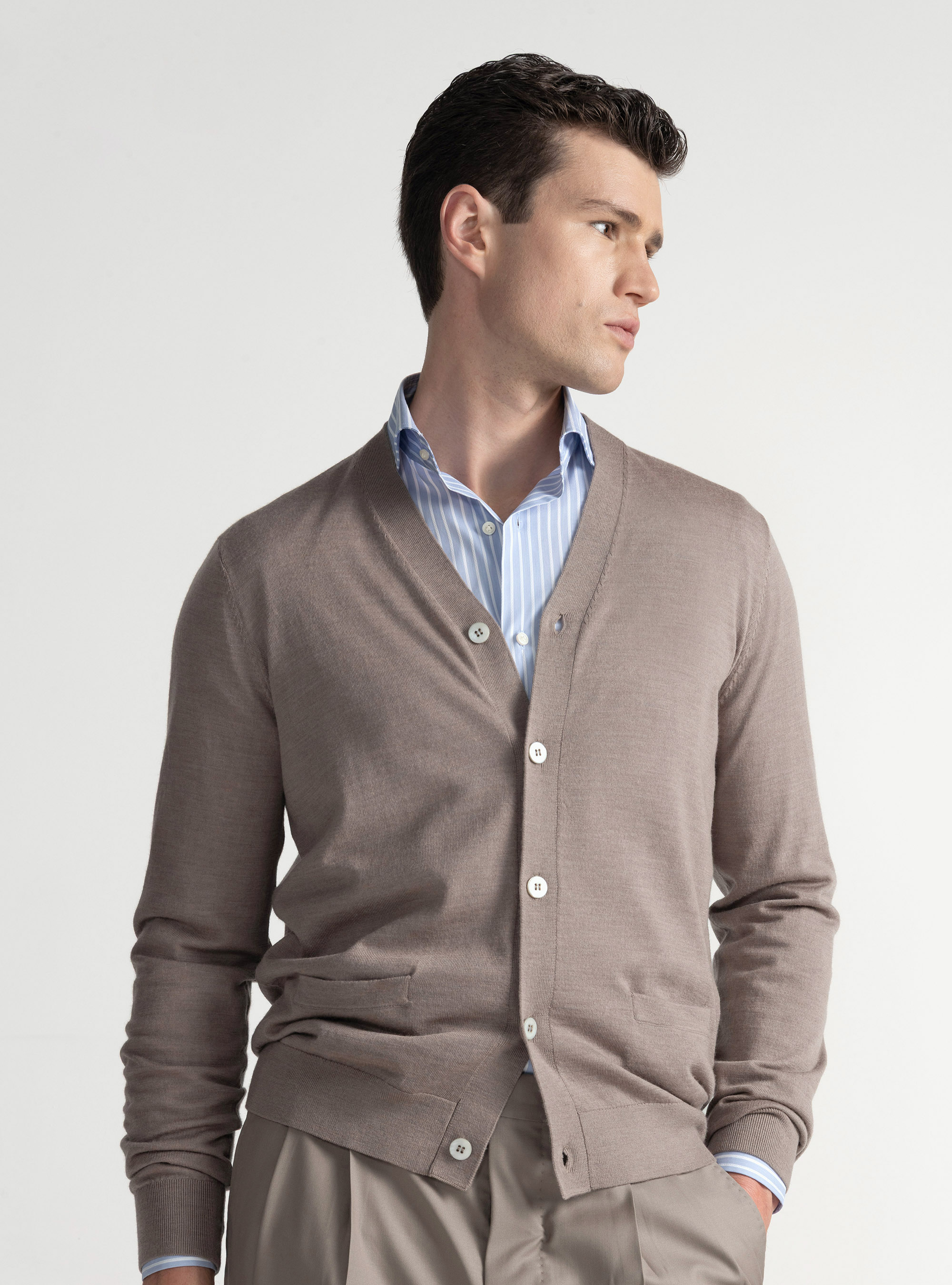 Cardigan in maglia con bottoni in lana merino extrafine, FANGO