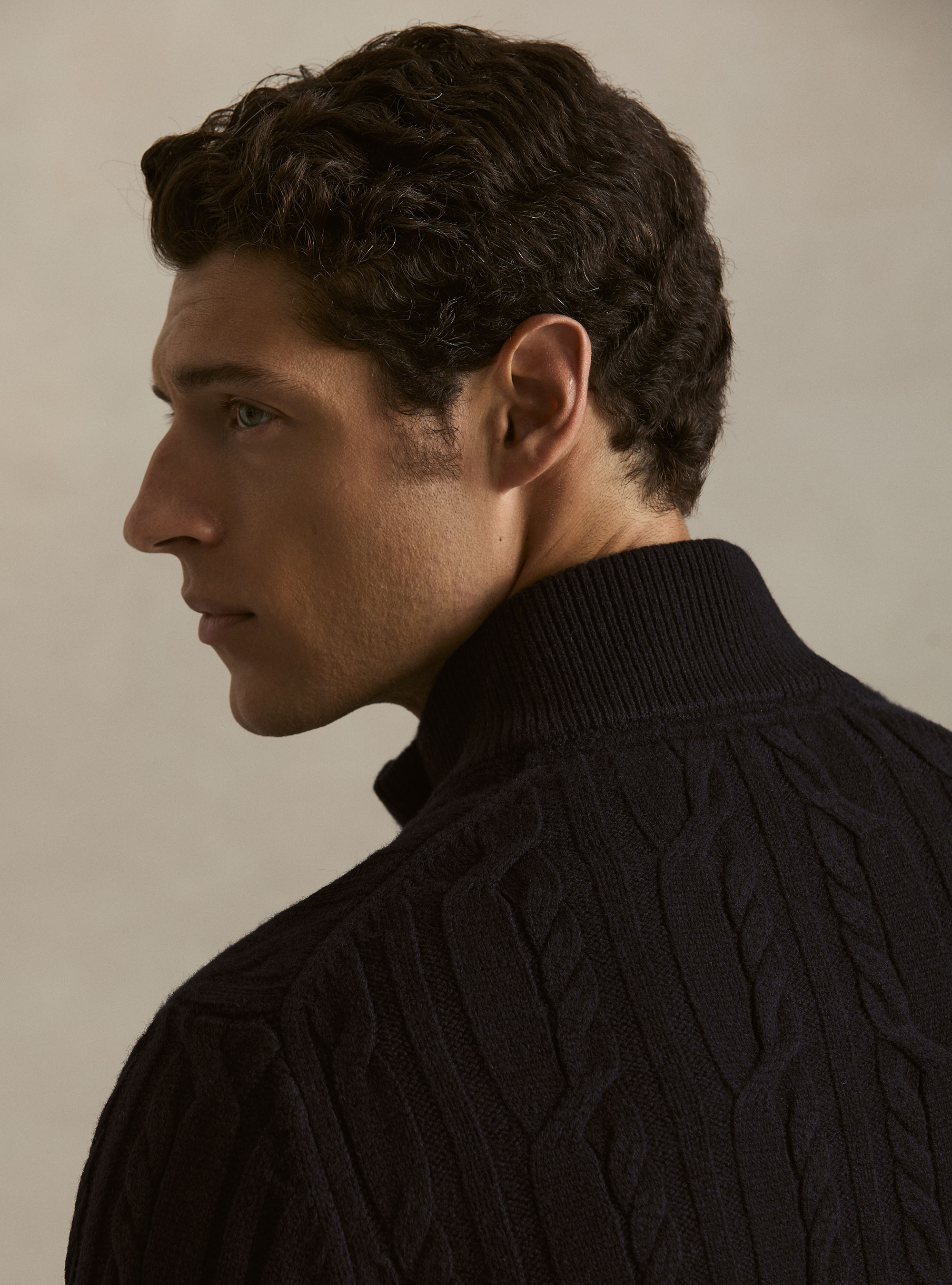 Strickjacke aus Wolle und Kaschmir mit Zopfmuster, NAVY 0218C