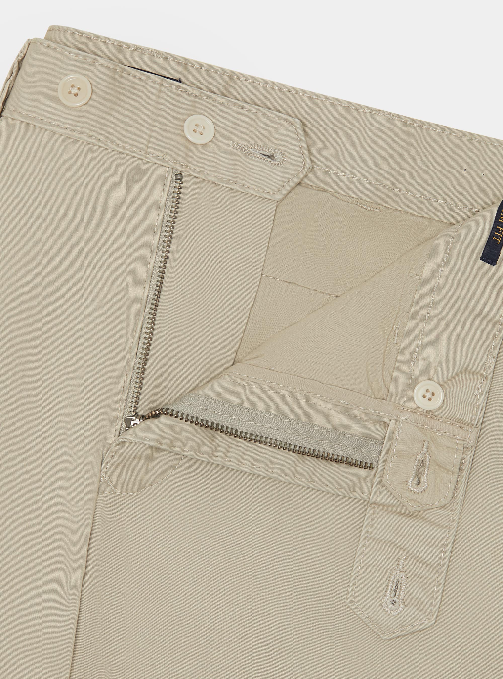 Schmal geschnittene Chino-Hose aus Baumwolltwill, SABBIA 0561C