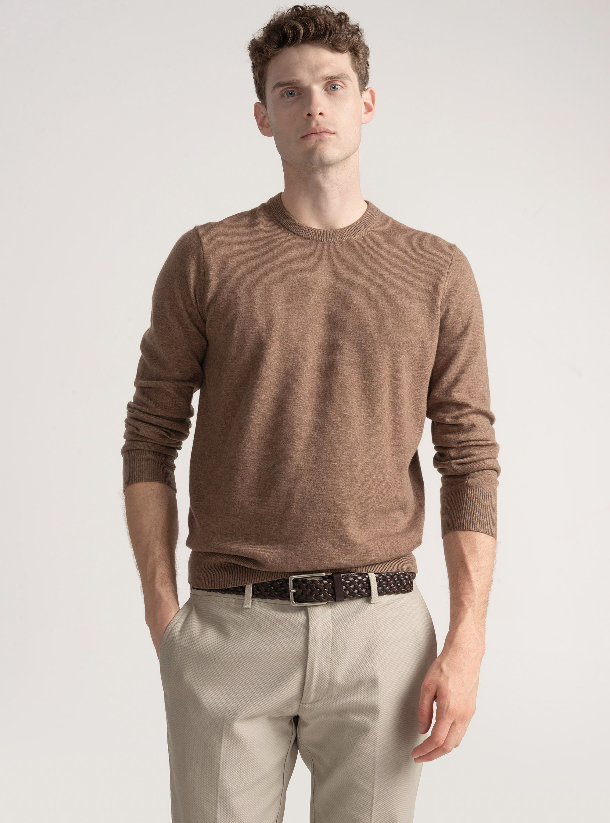 Tricot à col ras du cou en laine mélangée, BOUE