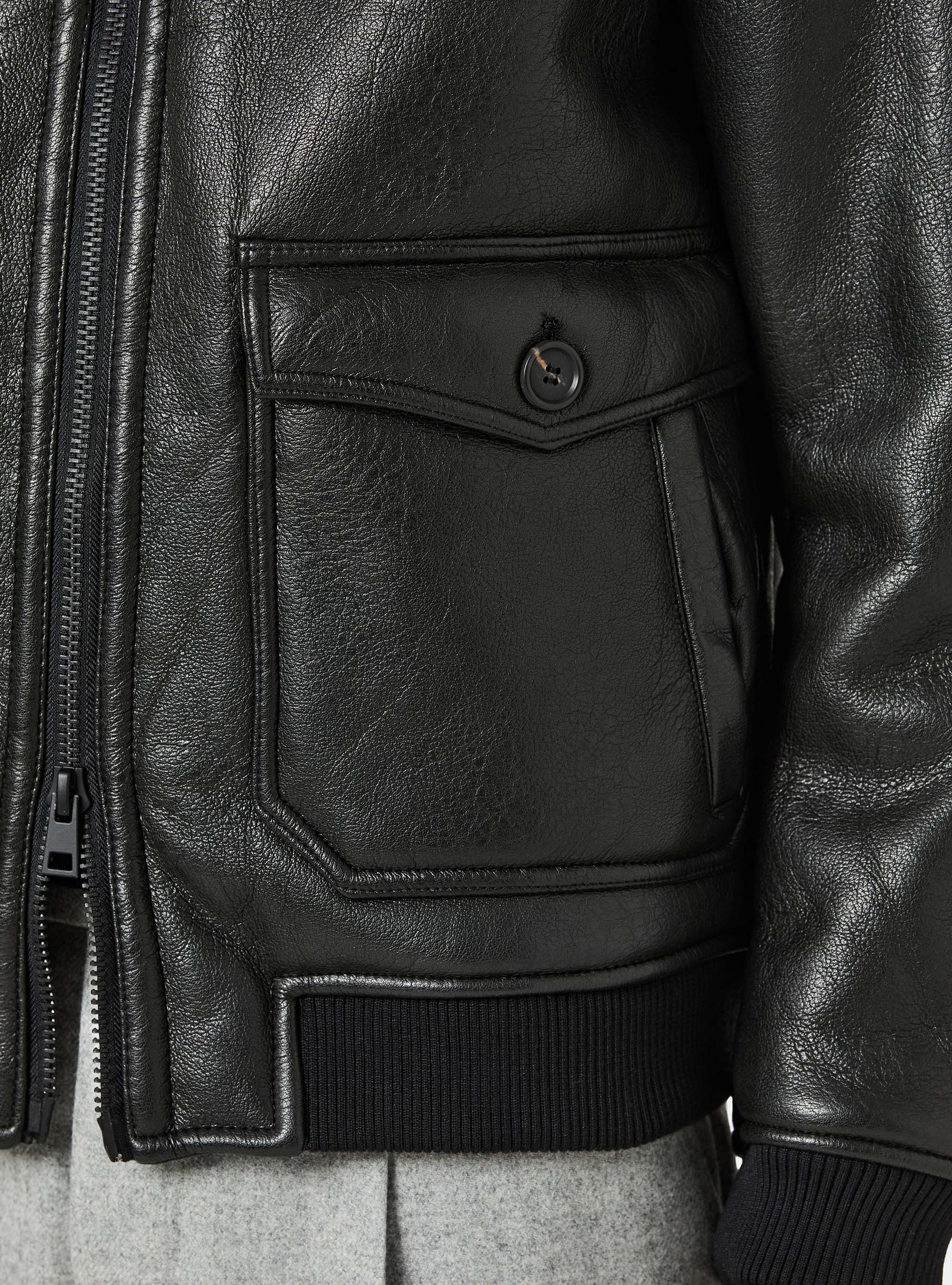 Bomber in similpelle con tasconi, NERO