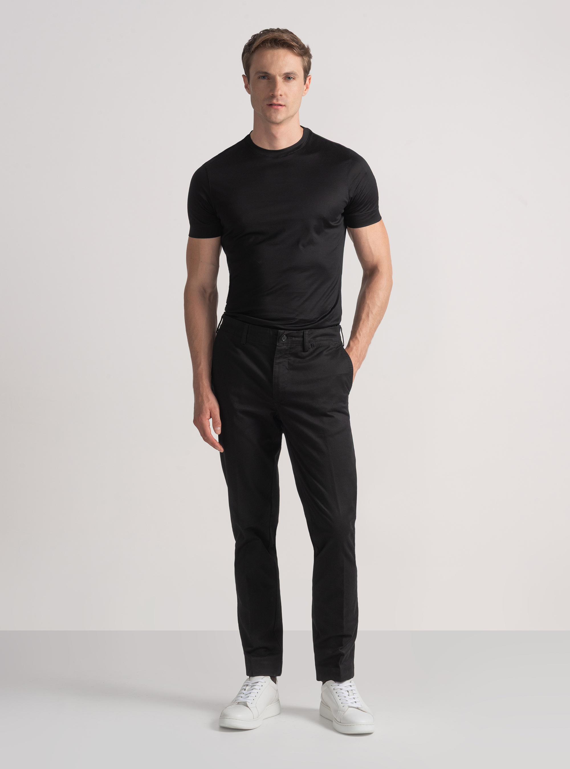 Pantalón chino slim fit de sarga elástica, NEGRO