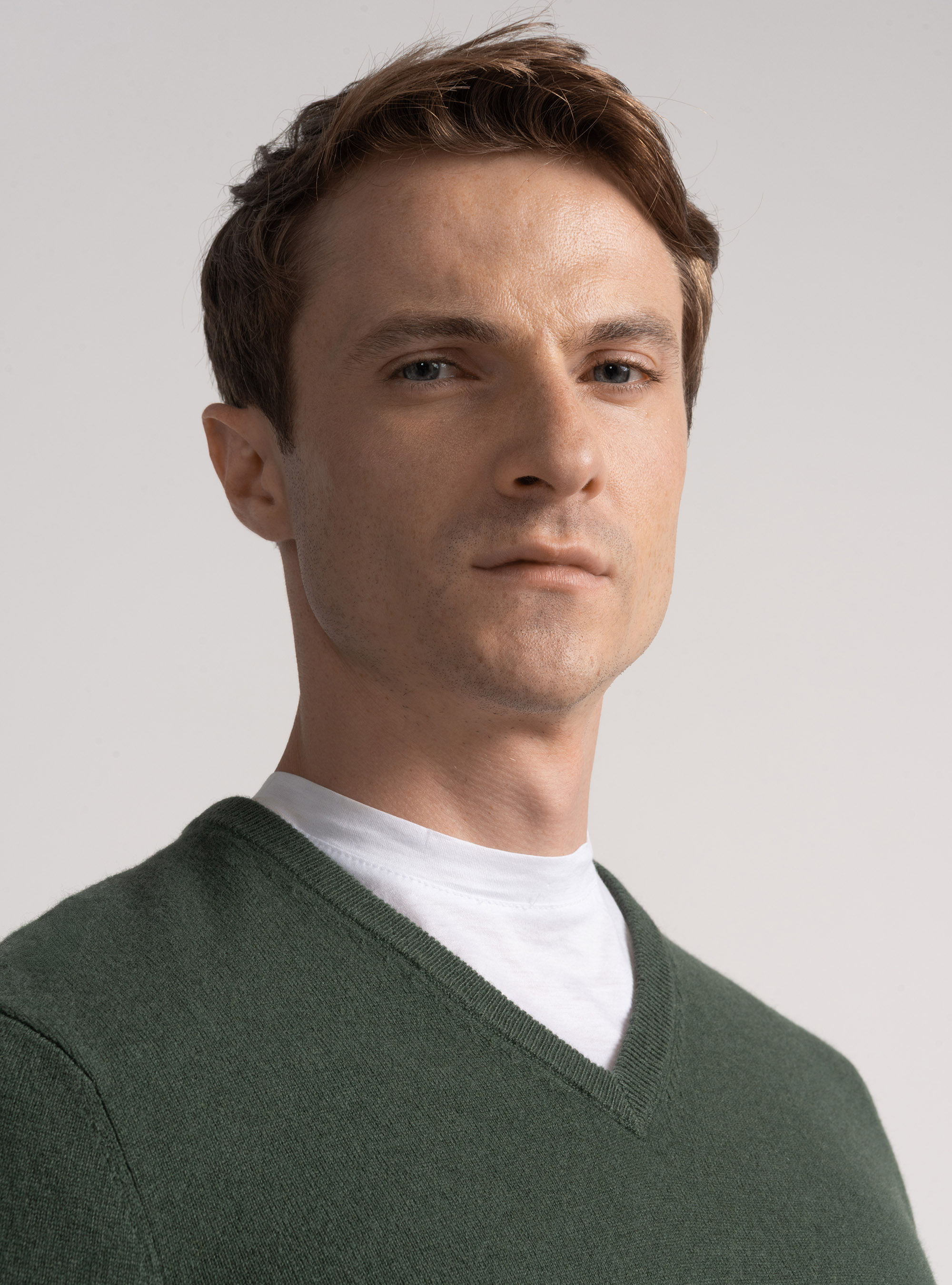 Maglia scollo a V in lana merino, MILITARE 0609C