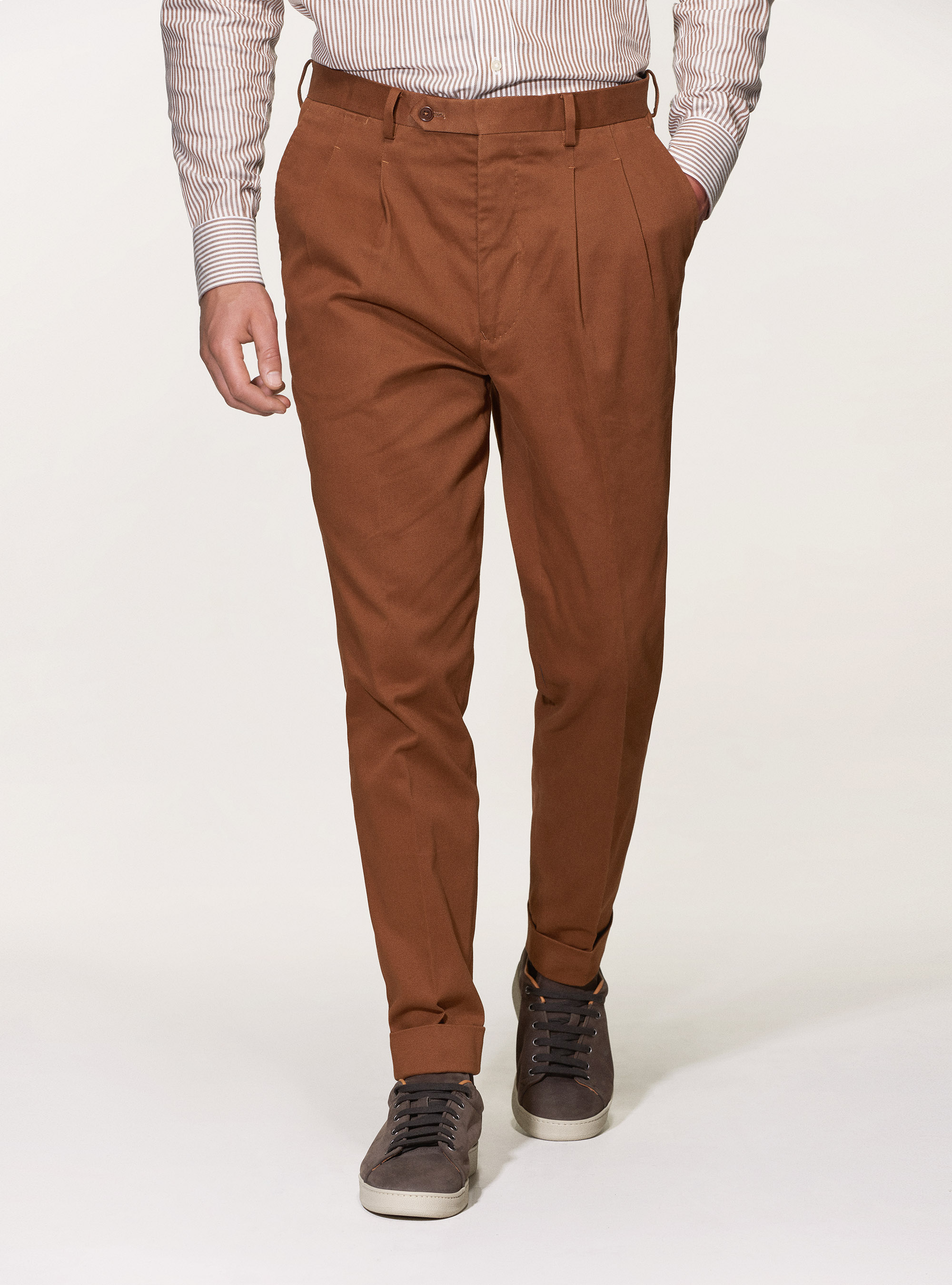 Pantaloni doppia pince in twill di cotone smerigliato, TABACCO