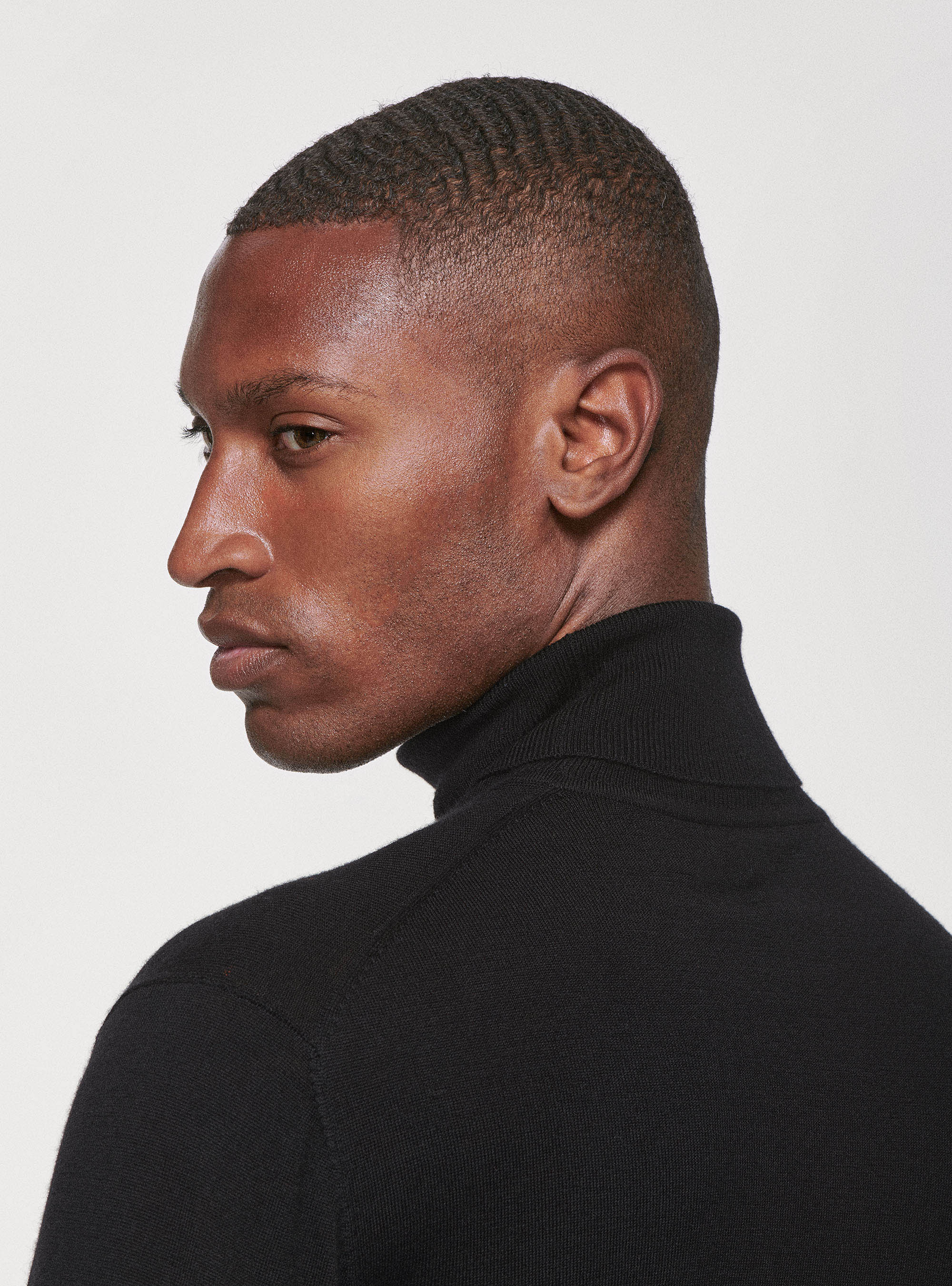 Cuello alto de pura lana merina, NEGRO