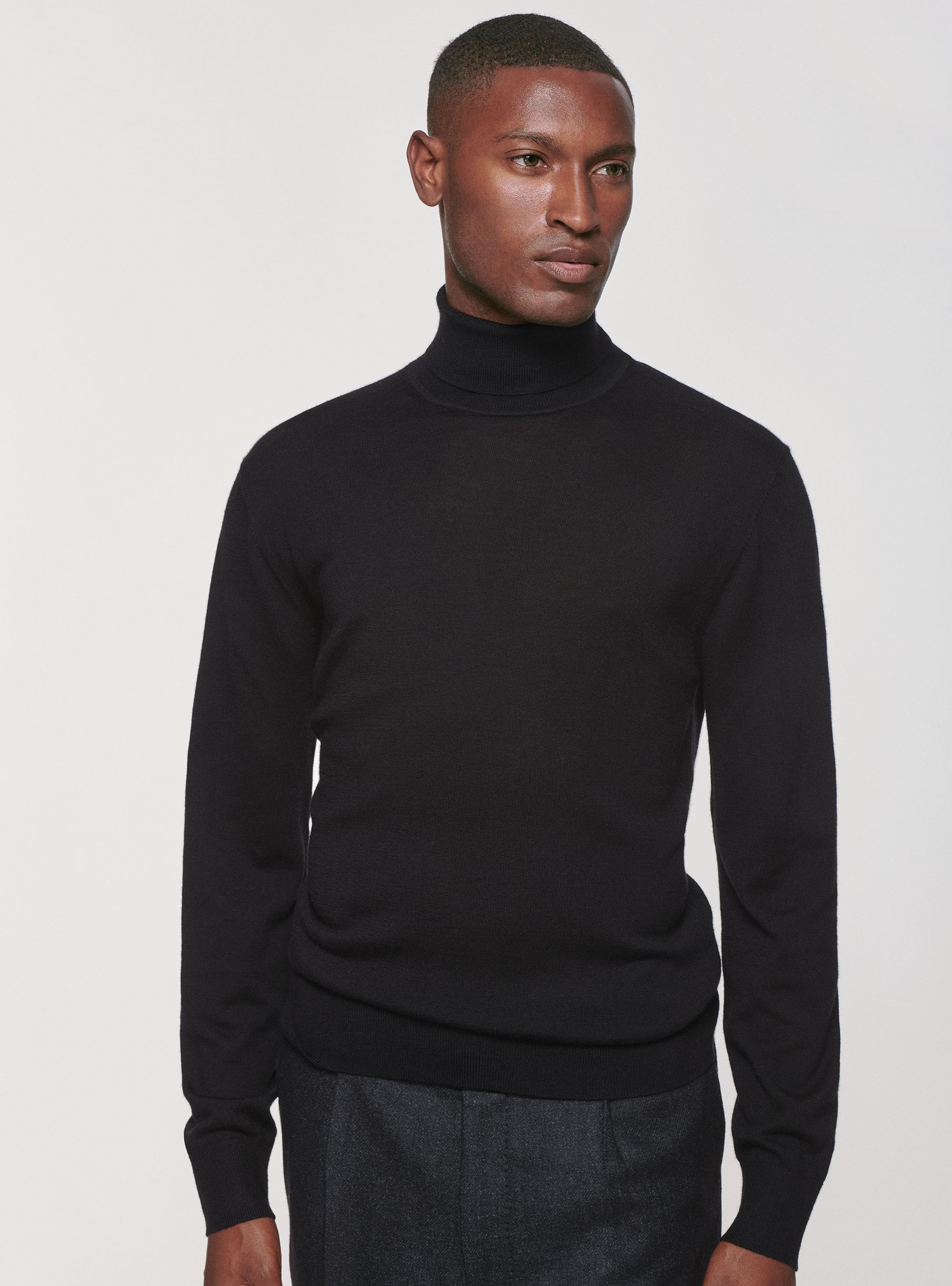 Cuello alto de pura lana merina, NEGRO