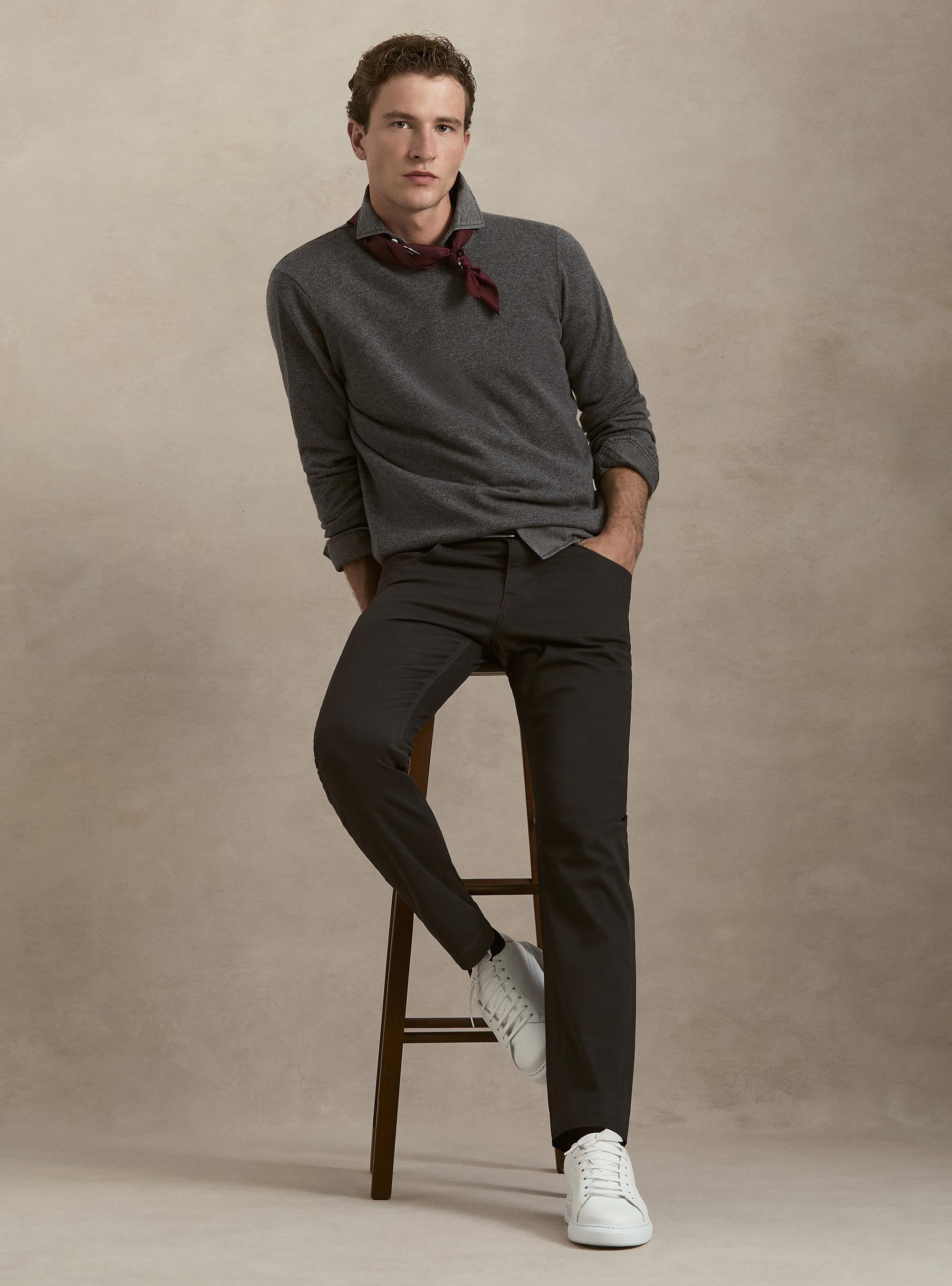 Maglia girocollo in 100% cashmere, GRIGIO SCURO 0125C