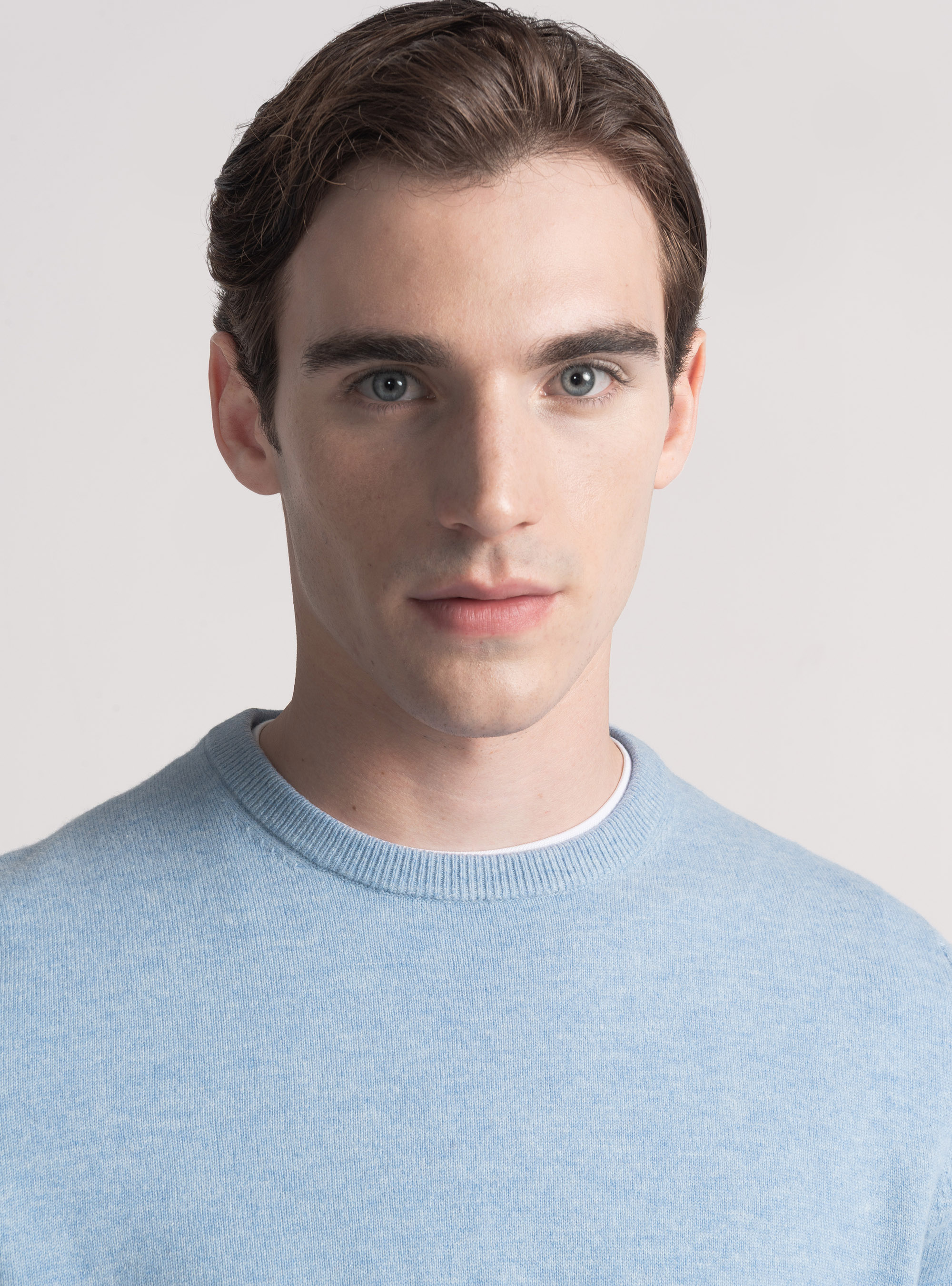 Trikot mit Rundhalsausschnitt aus Lambswool und Kaschmir, AZZURRO POLVERE 0283C