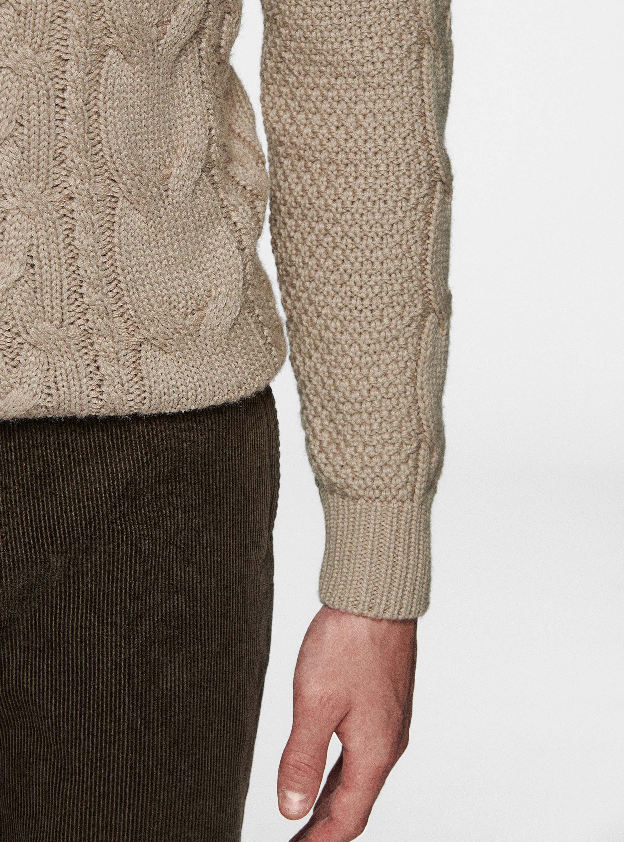 Maglia collo alto in misto lana con treccia, SABBIA