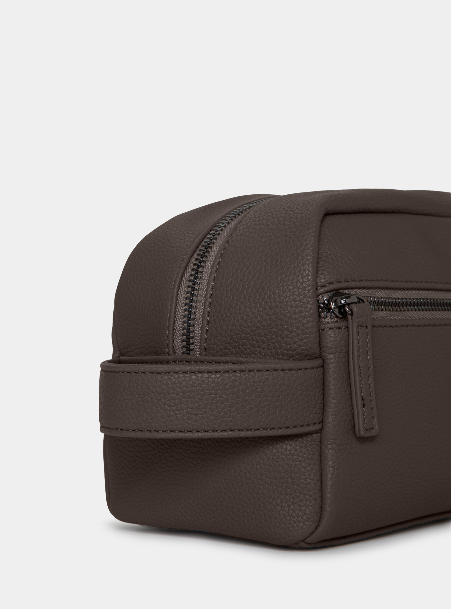 Necessaire with zip, BROWN