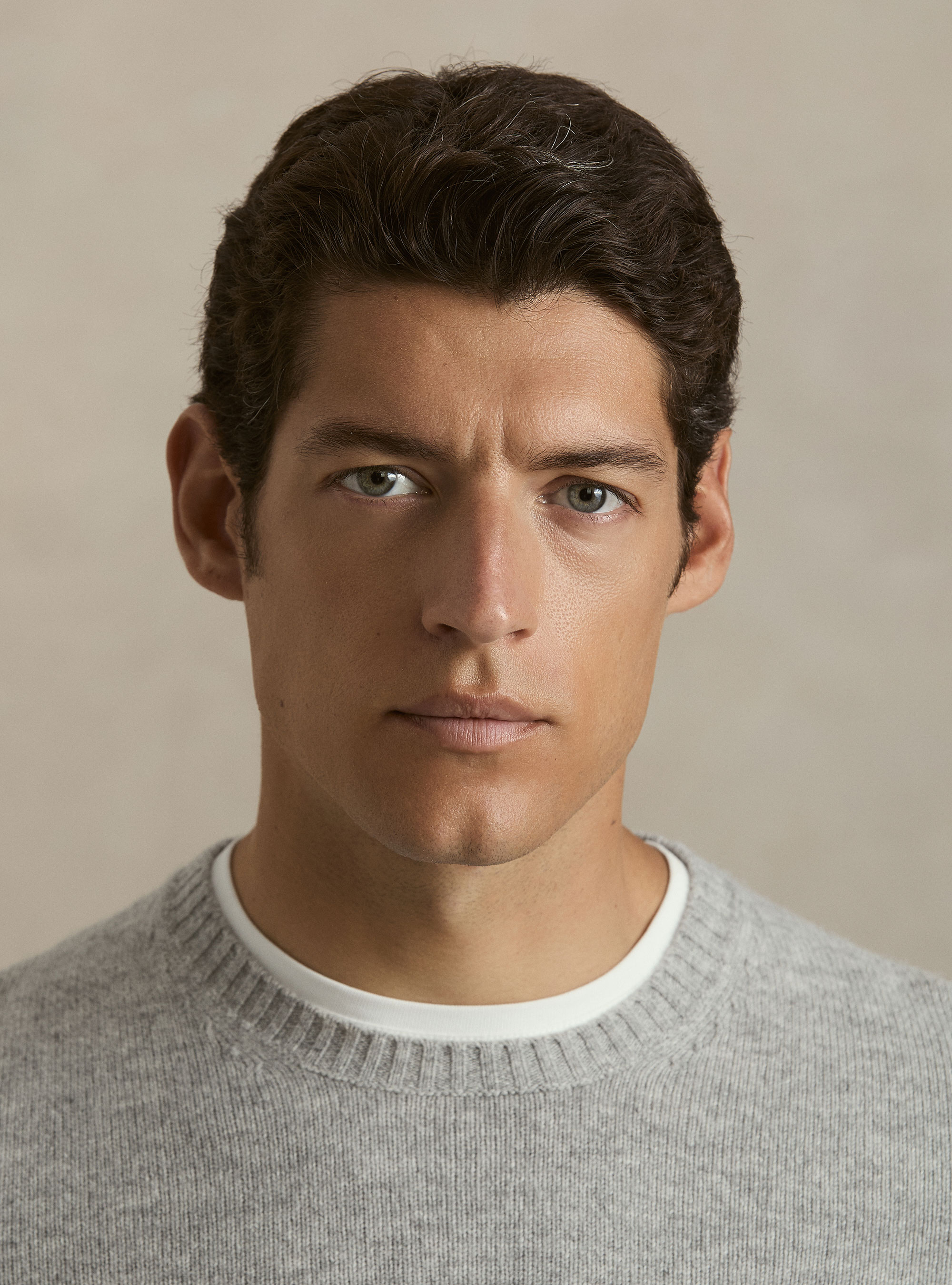 Pullover mit Rundhalsausschnitt aus einer Woll-Kaschmir-Mischung, GRIGIO CHIARO MEL 0150C