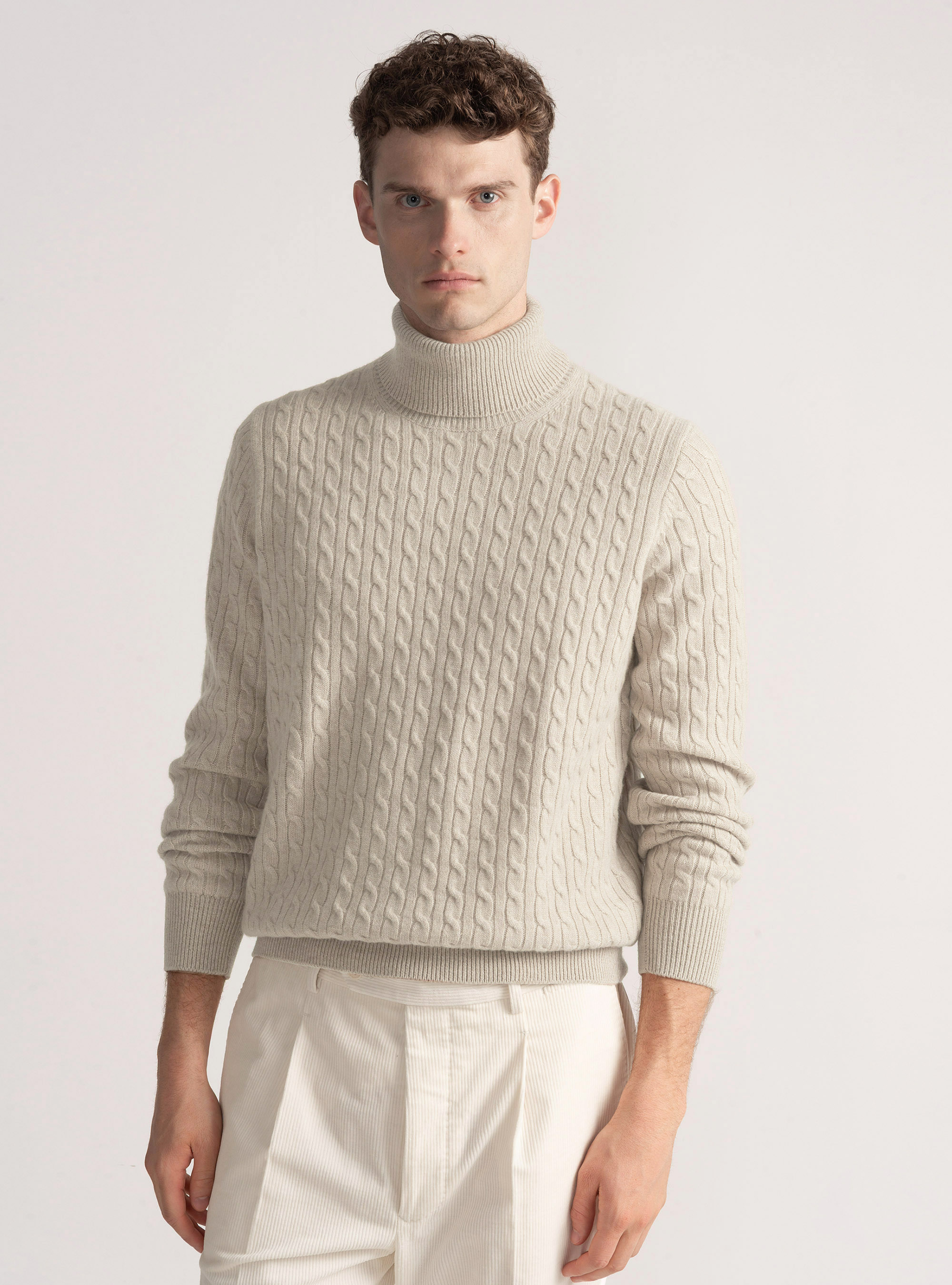 Tricot de laine de cachemire à col montant, Ã CRU