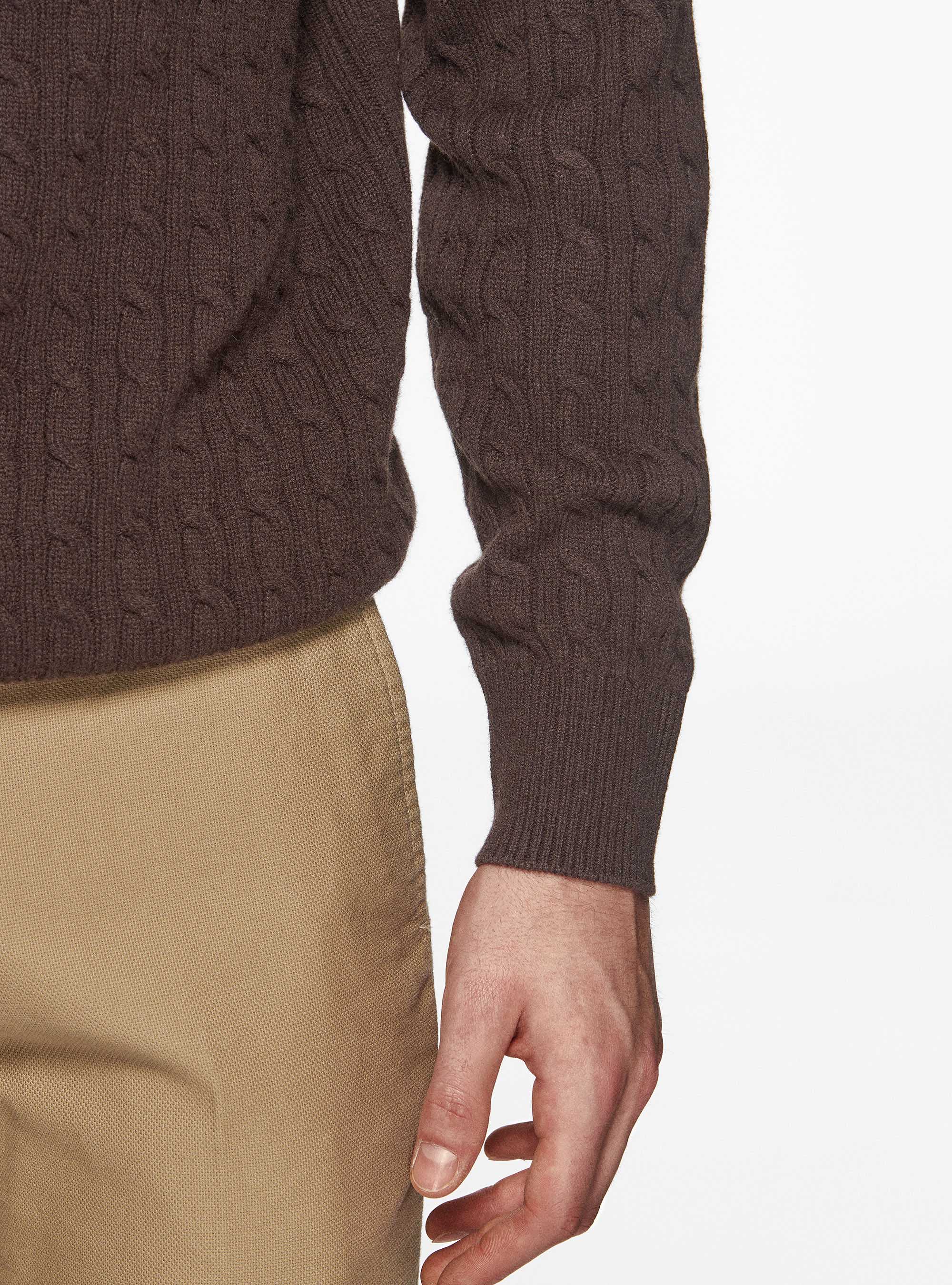 Maglia collo alto in lana cashmere con treccia, MARRONE