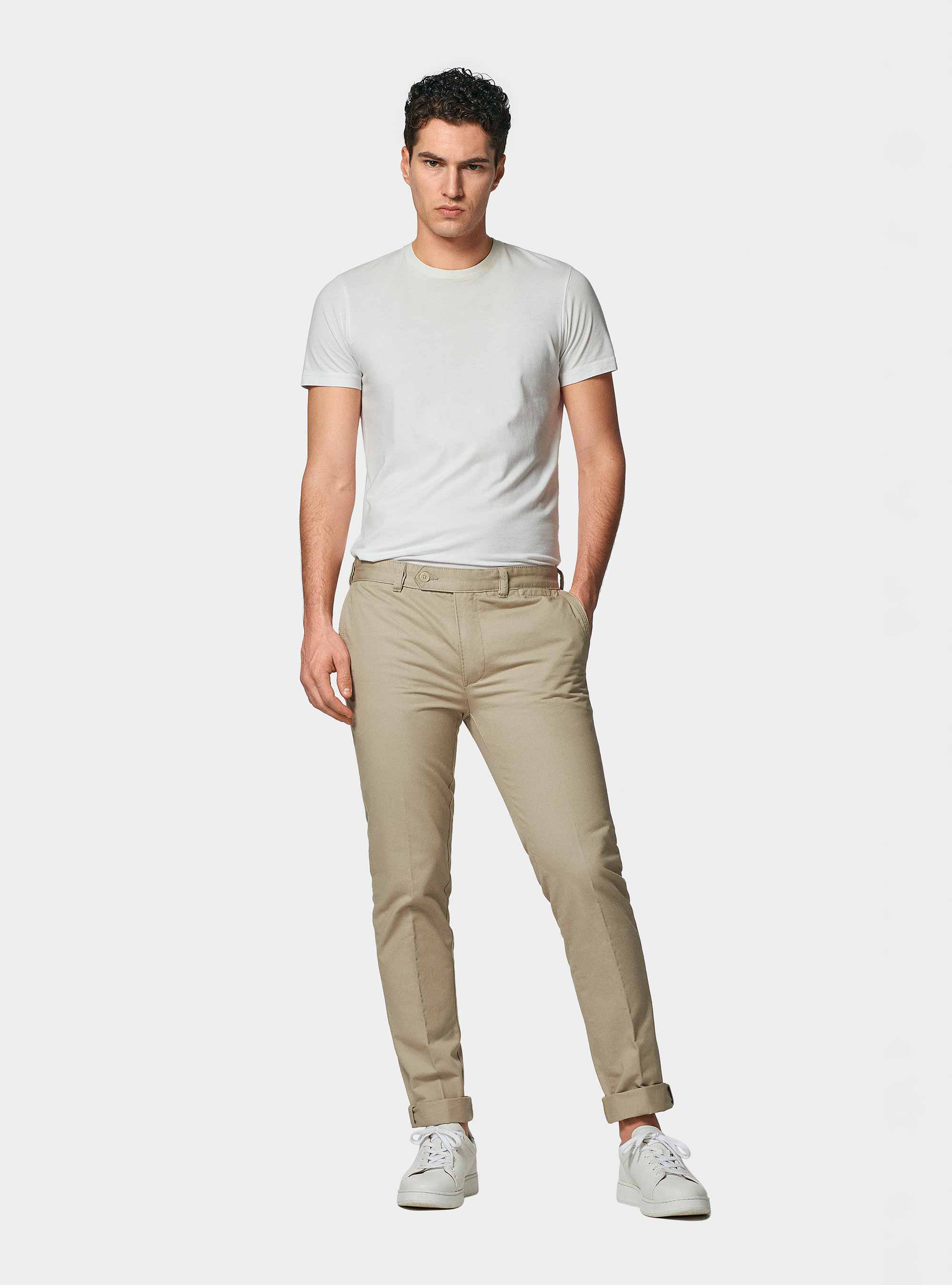 Schmal geschnittene Chino-Hose aus Baumwolltwill, SABBIA 0561C
