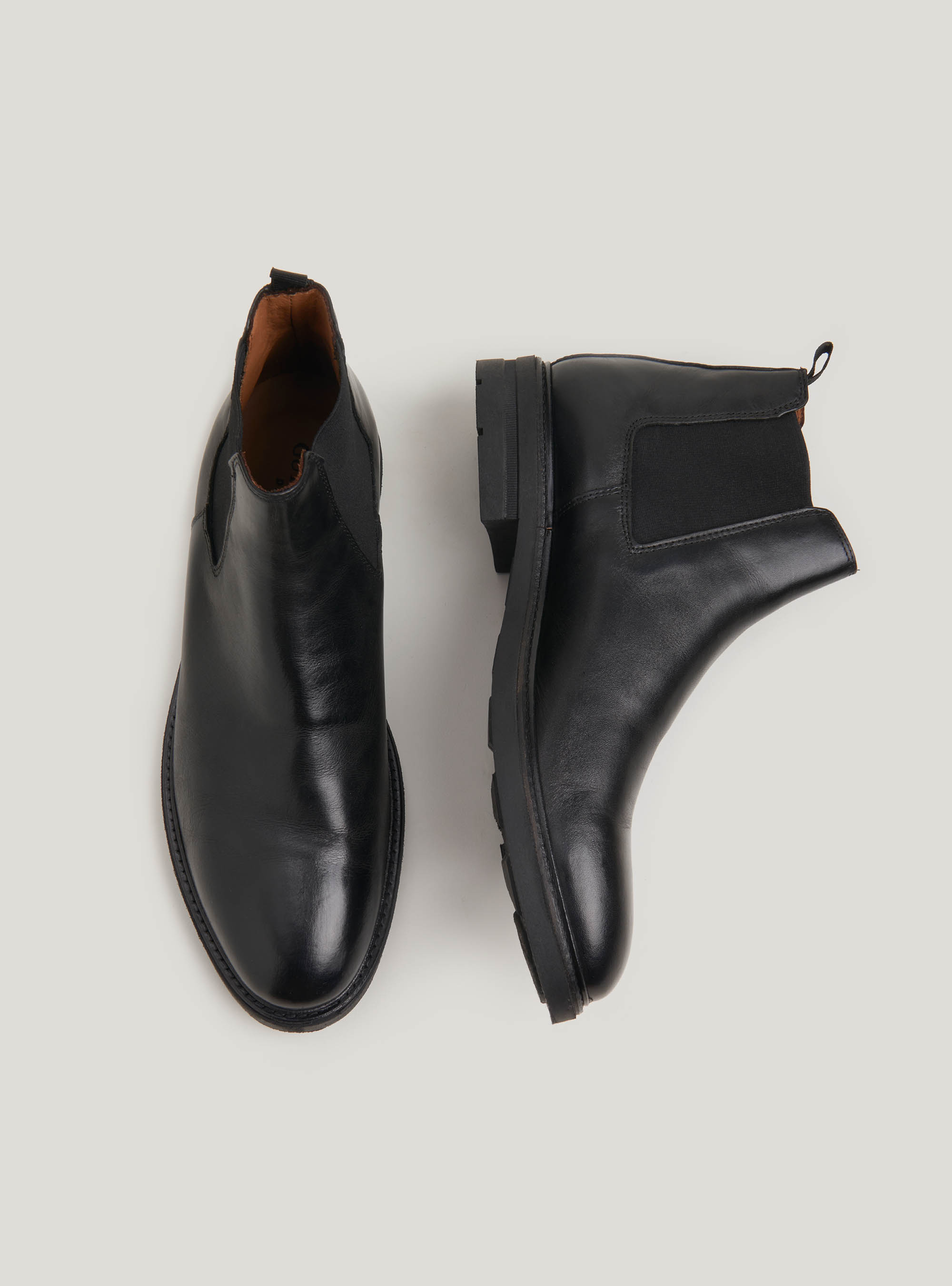 Stivaletti neri in pelle con elastico