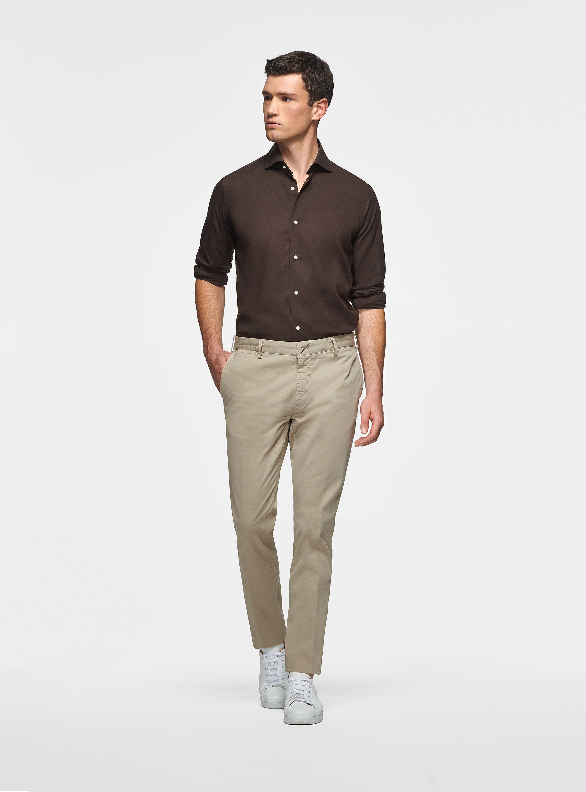 Pantaloni chino in twill stretch tinto in capo, FANGO