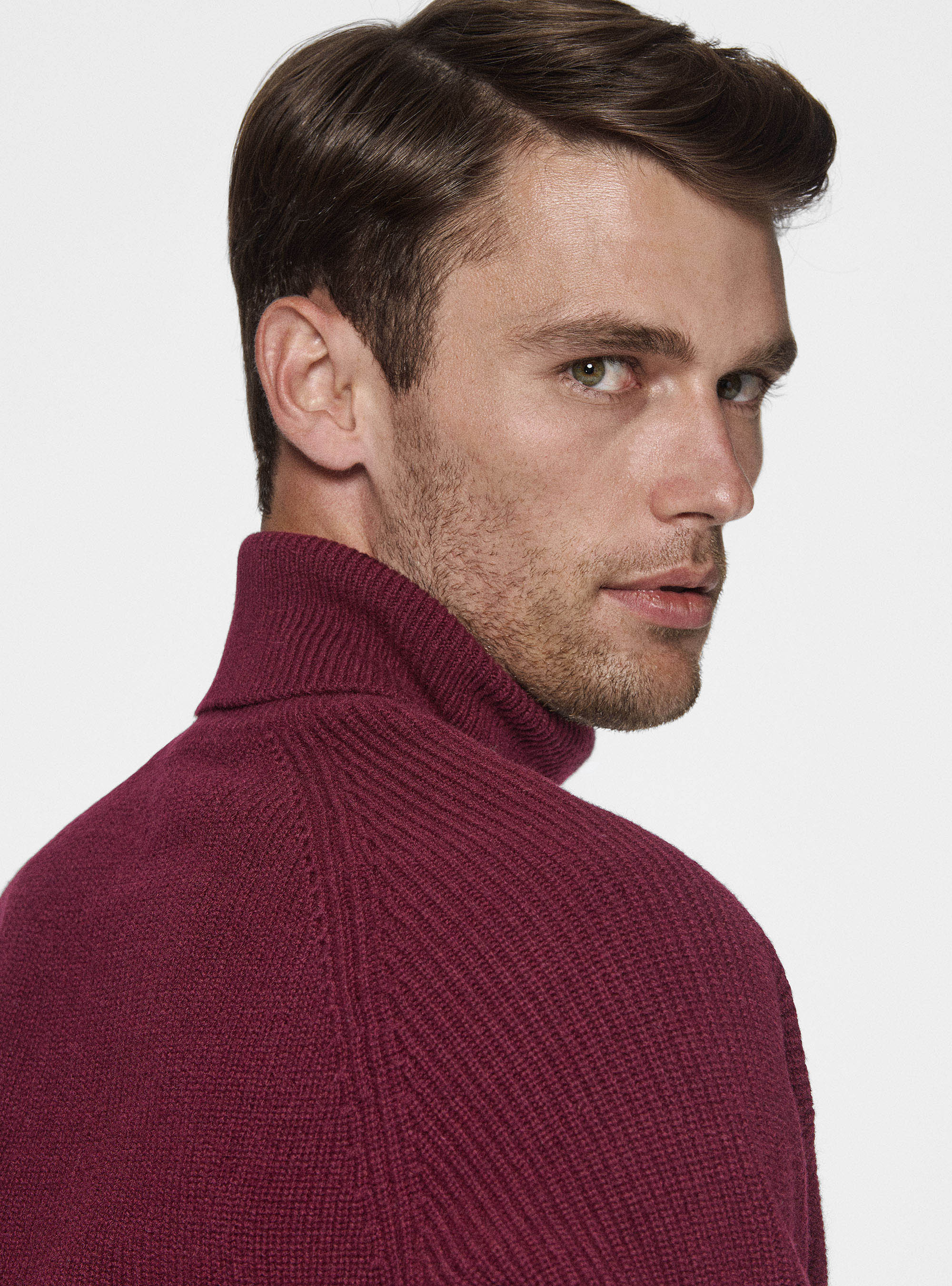 Maglia collo alto a costa perlata in lana merino, BORDEAUX