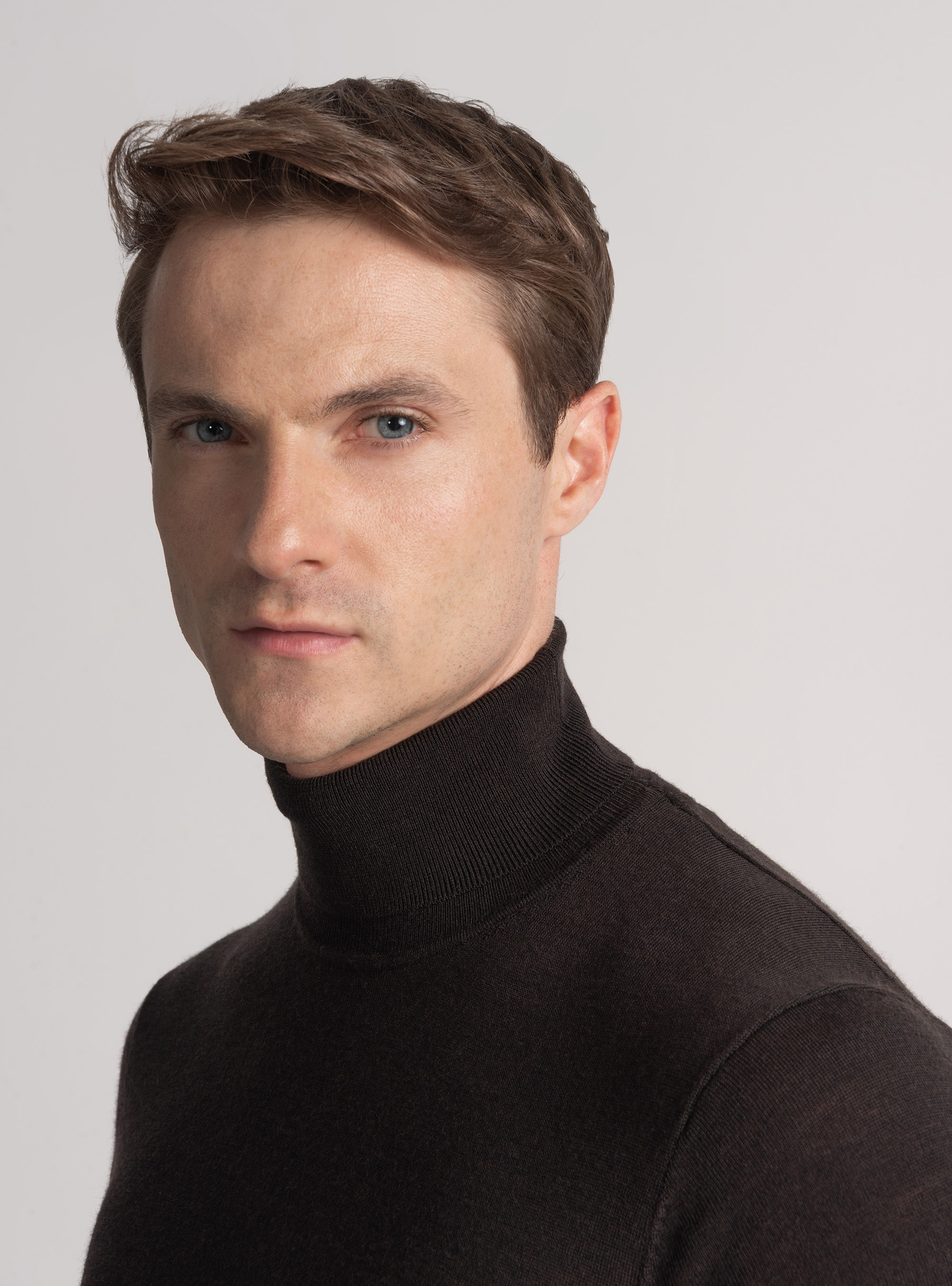 Dolcevita in pura lana merino extrafine, MARRONE