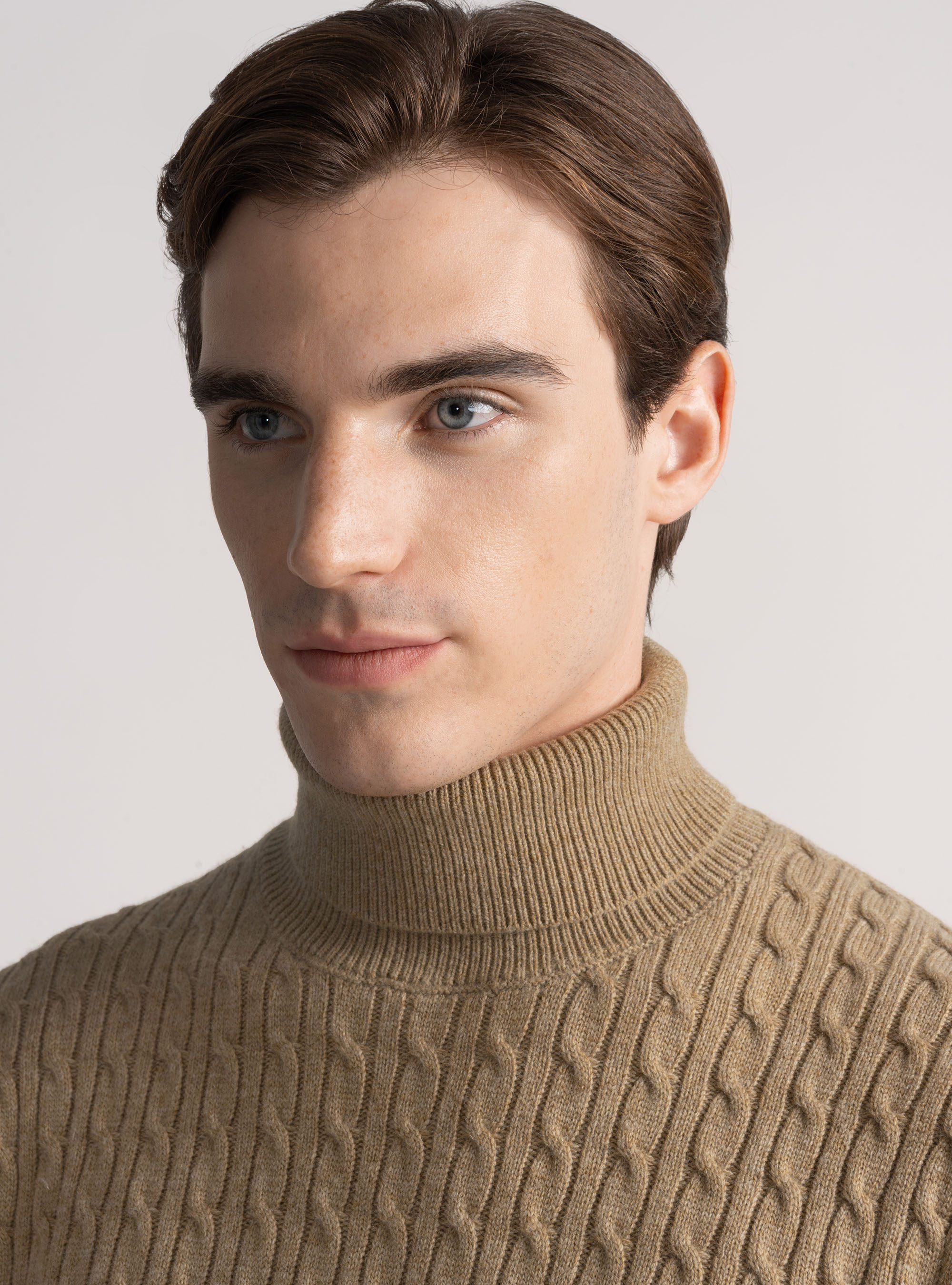 Punto de cuello alto en mezcla de lana con trenza, CAMMELLO 0570C