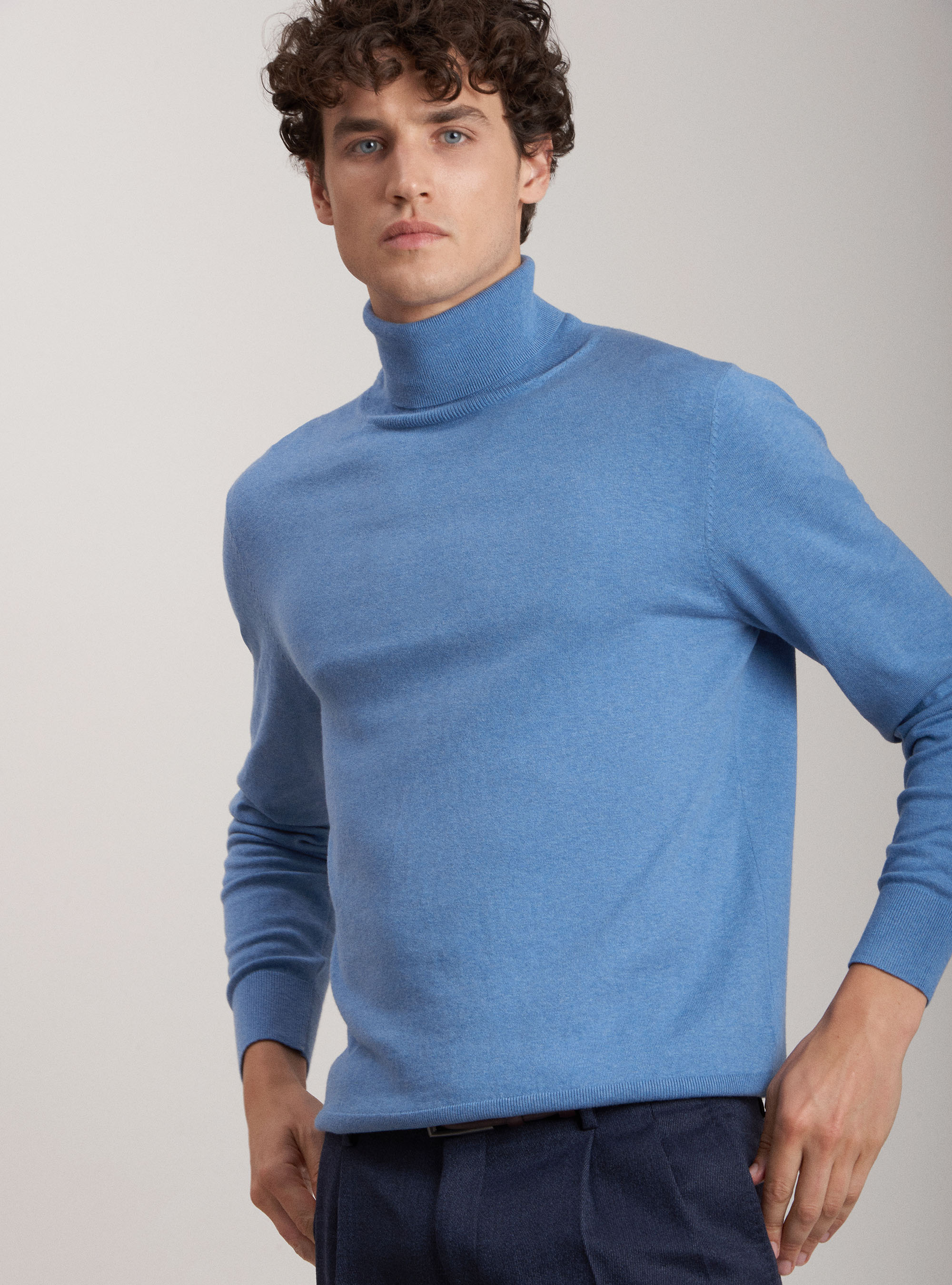 Jersey de cuello alto de algodón, seda y cachemira, CELESTE