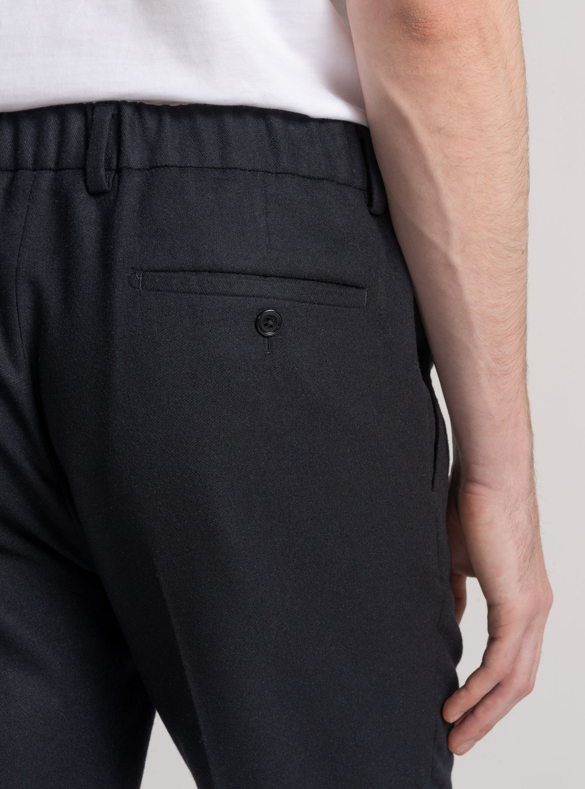 Pantaloni leggeri con pince e coulisse in misto lana, NAVY DARK 0219C