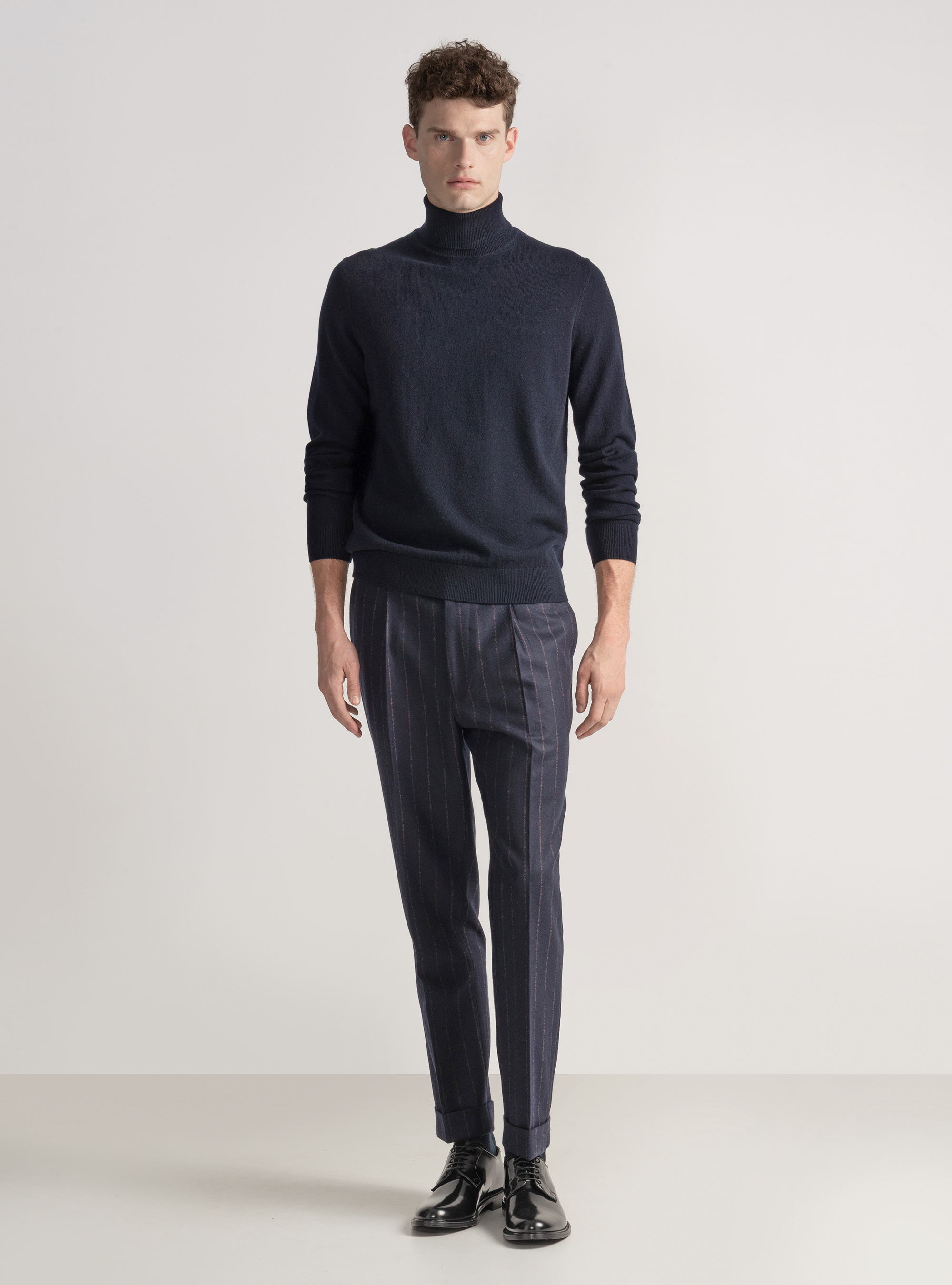Cuello alto de cachemira, AZUL MARINO