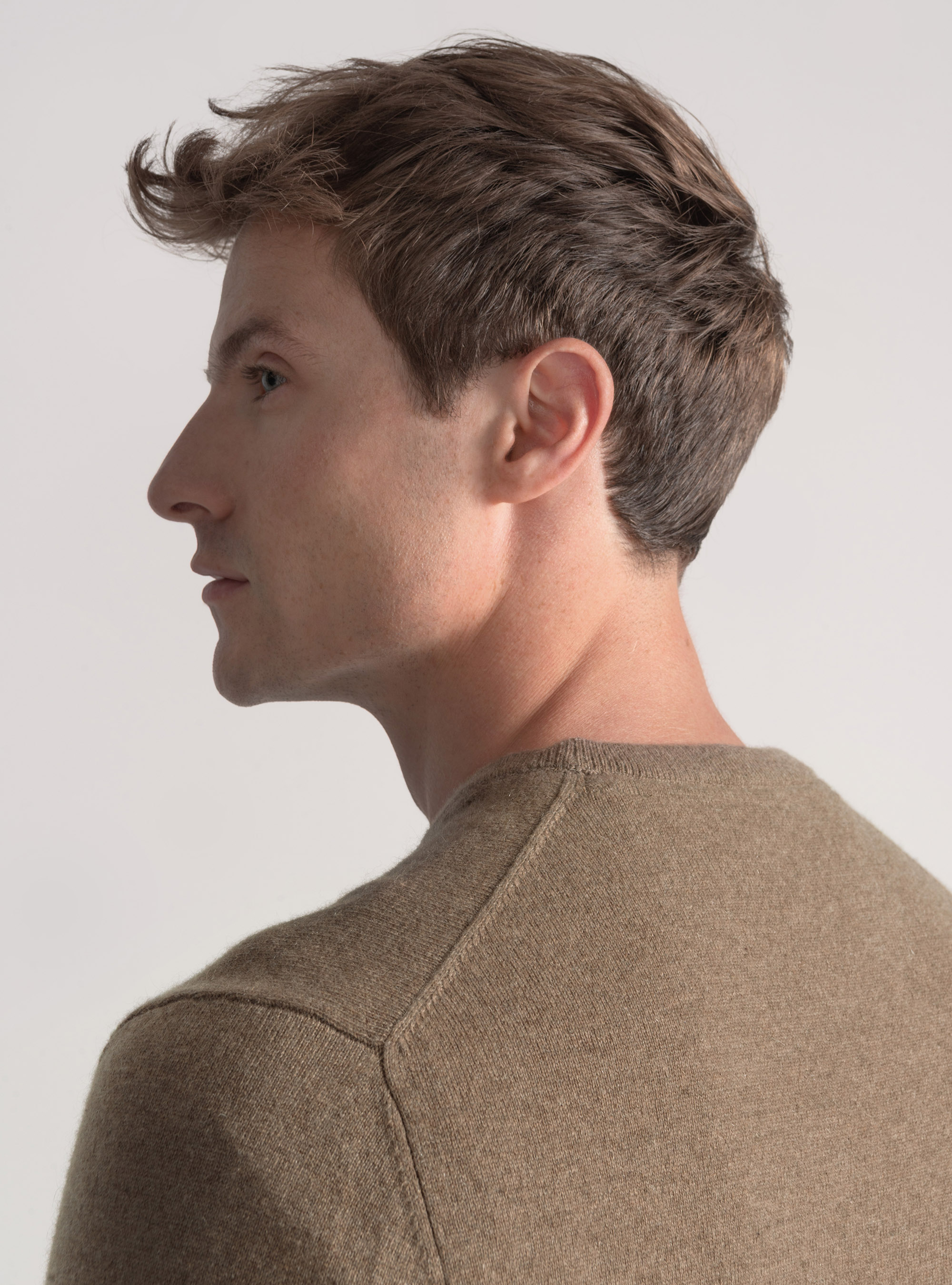 Tricot à col ras du cou en cachemire, BOUE