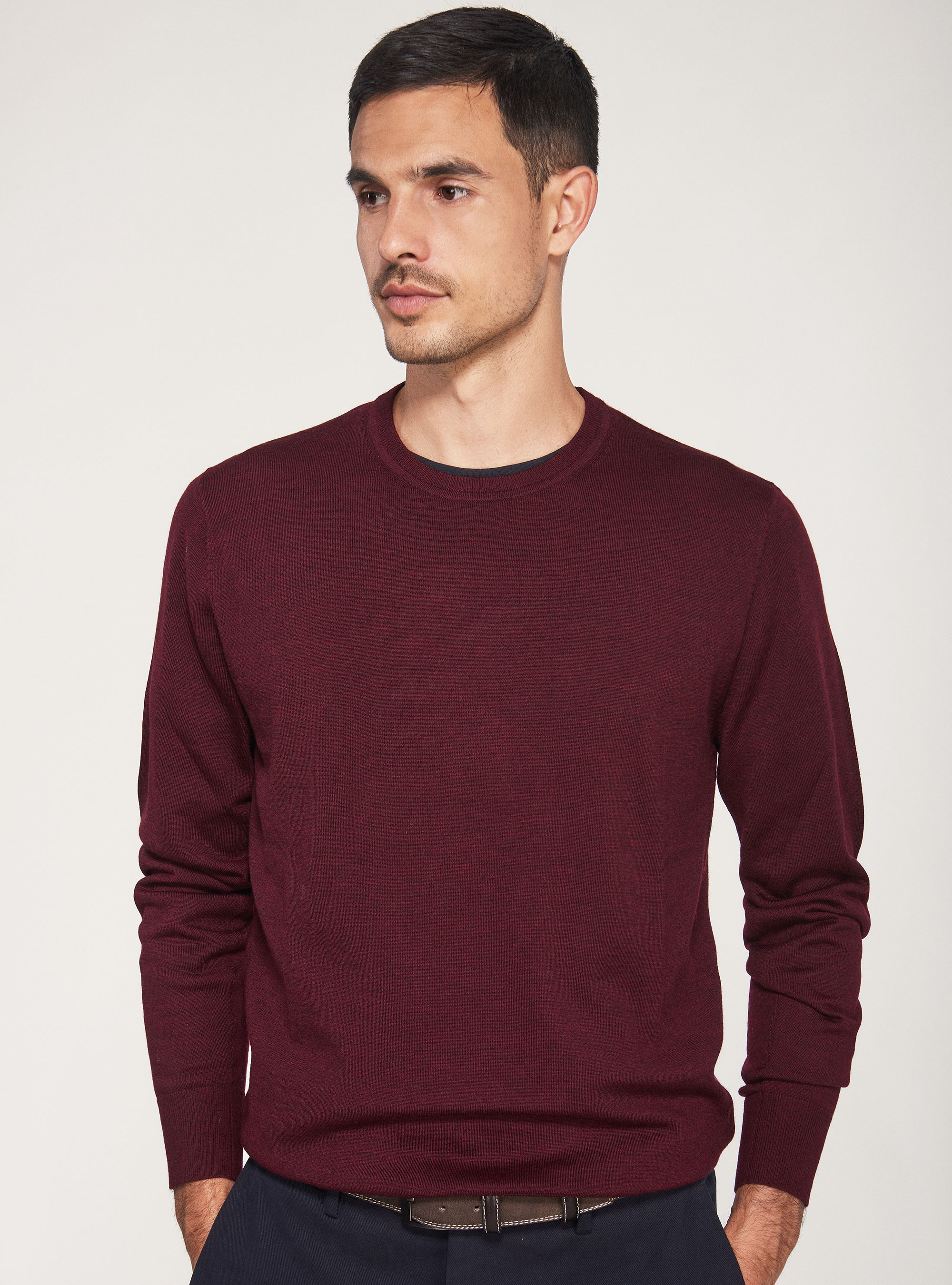 Maglia girocollo in pura lana merino extrafine, BORDEAUX