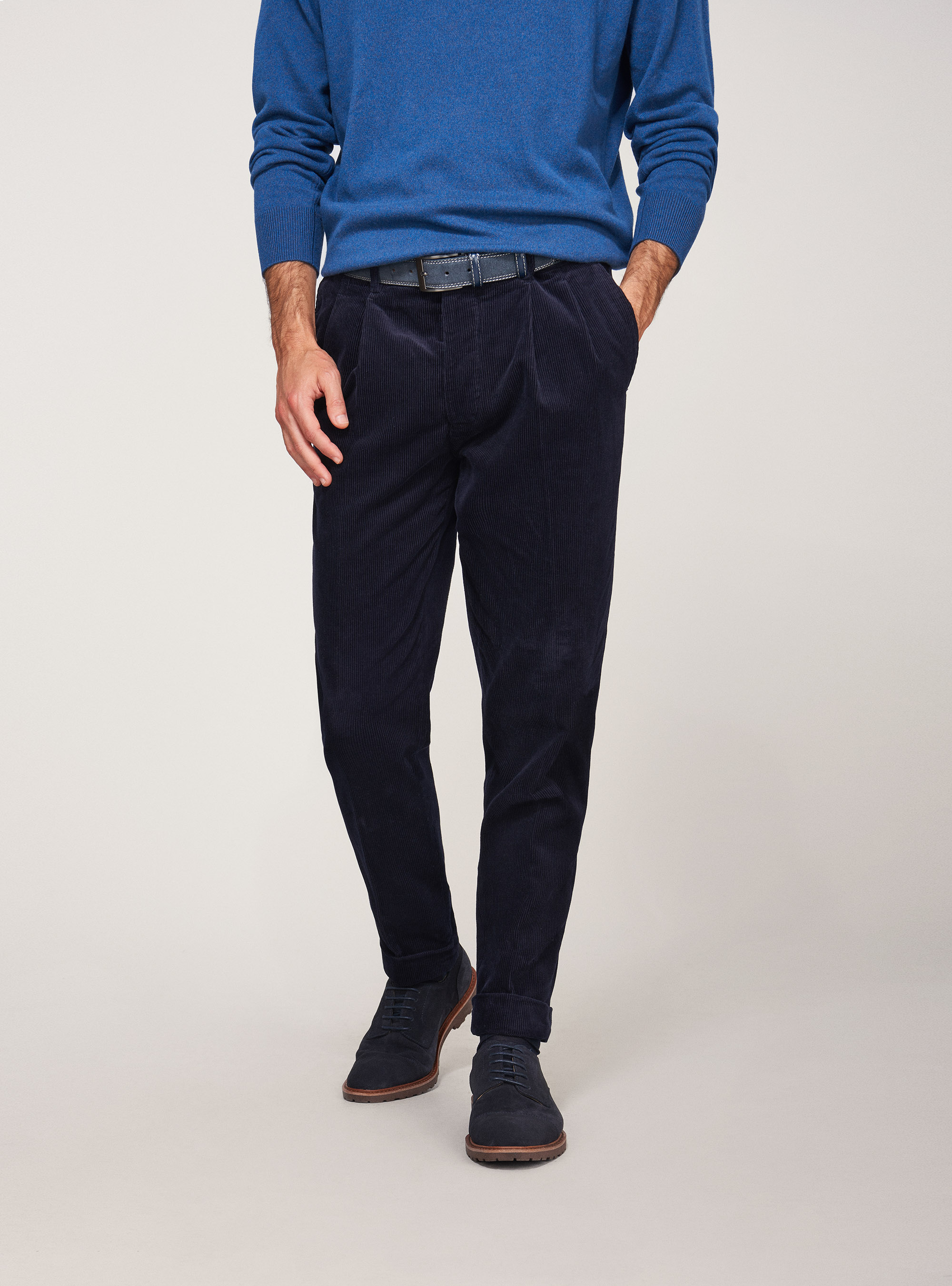 Velvet trousers with pleats