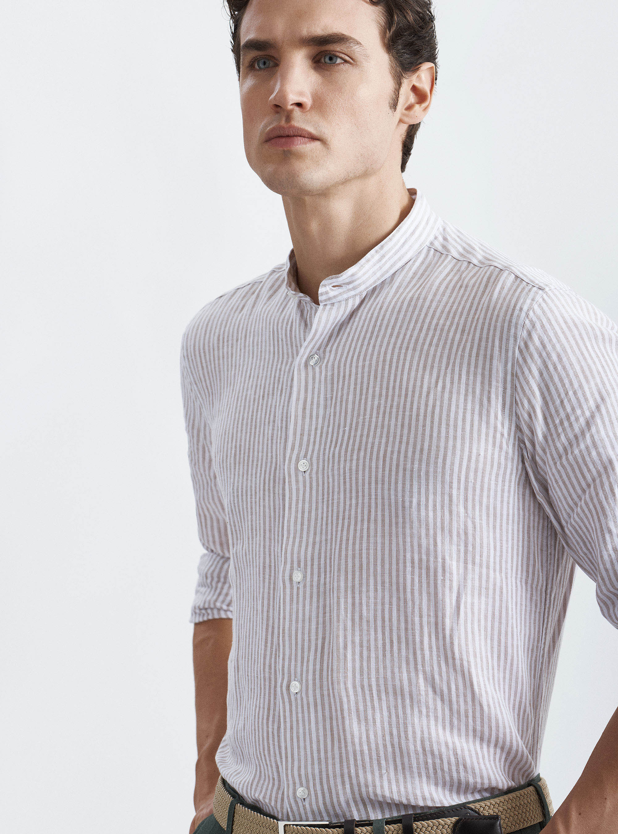 Camicia coreana in misto lino rigato