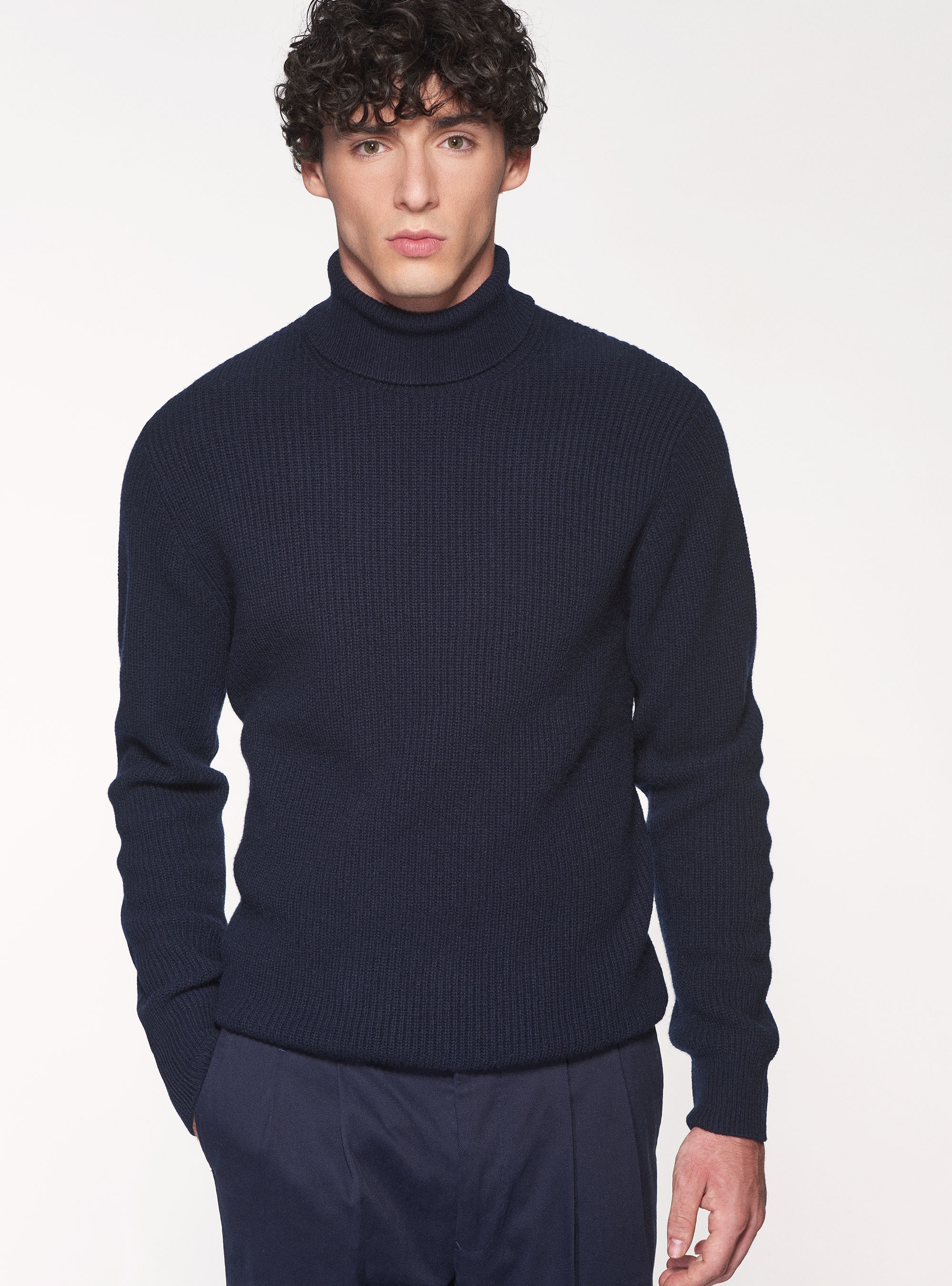 Maglia collo alto di lana lambswool in costa perlata, BLU NAVY