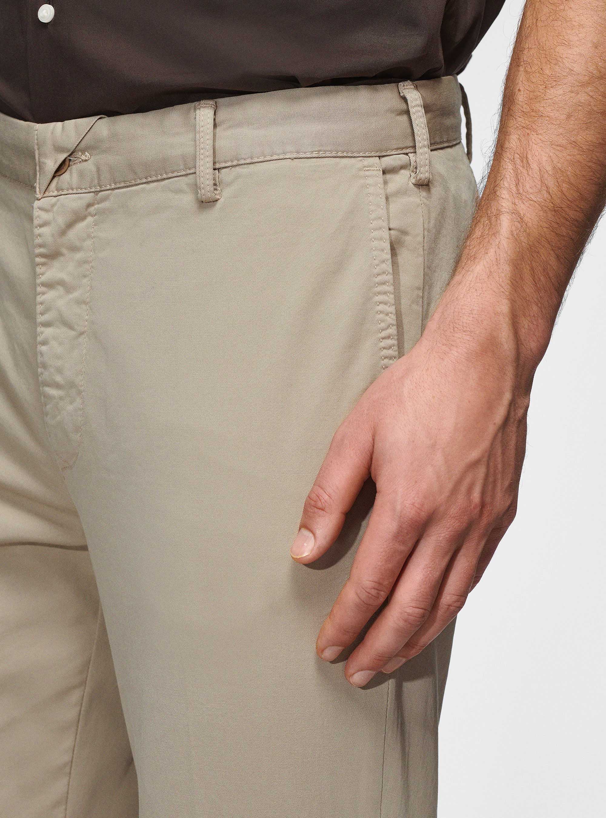Pantaloni chino in twill stretch tinto in capo, FANGO