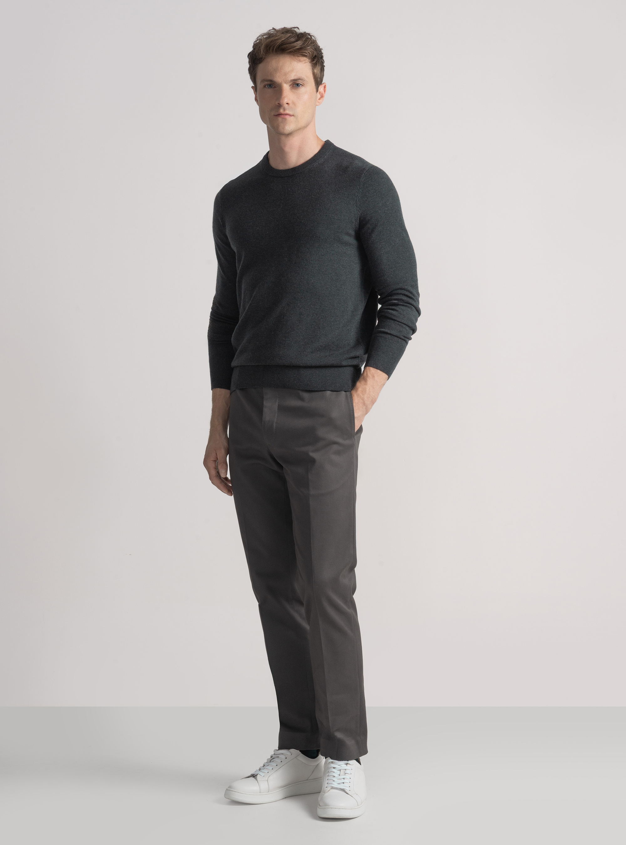 Tricot à col ras du cou en laine mélangée, ASPHALTE