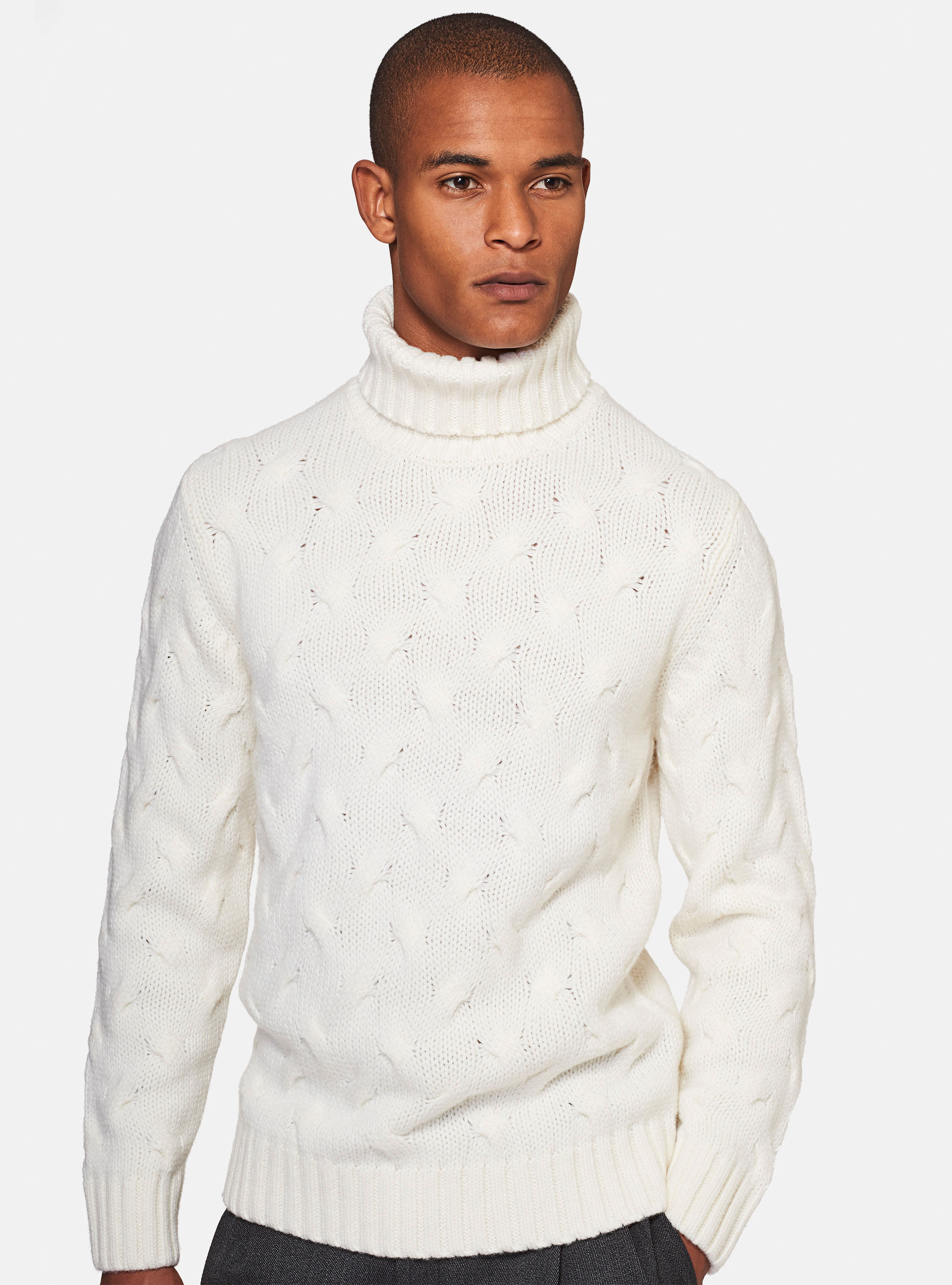 maglione collo alto uomo bianco