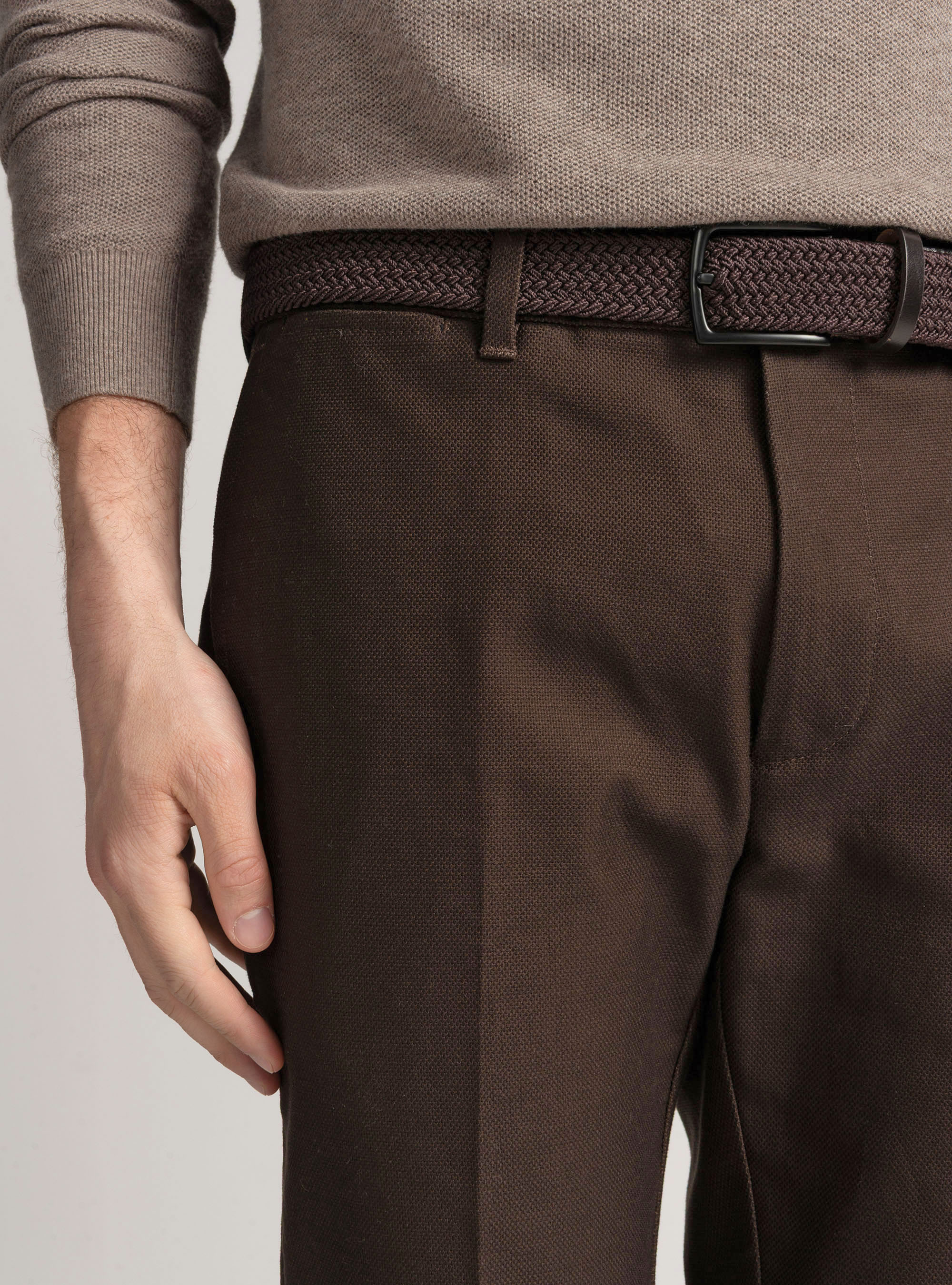 Pantaloni chino slim fit in cotone armaturato, MARRONE