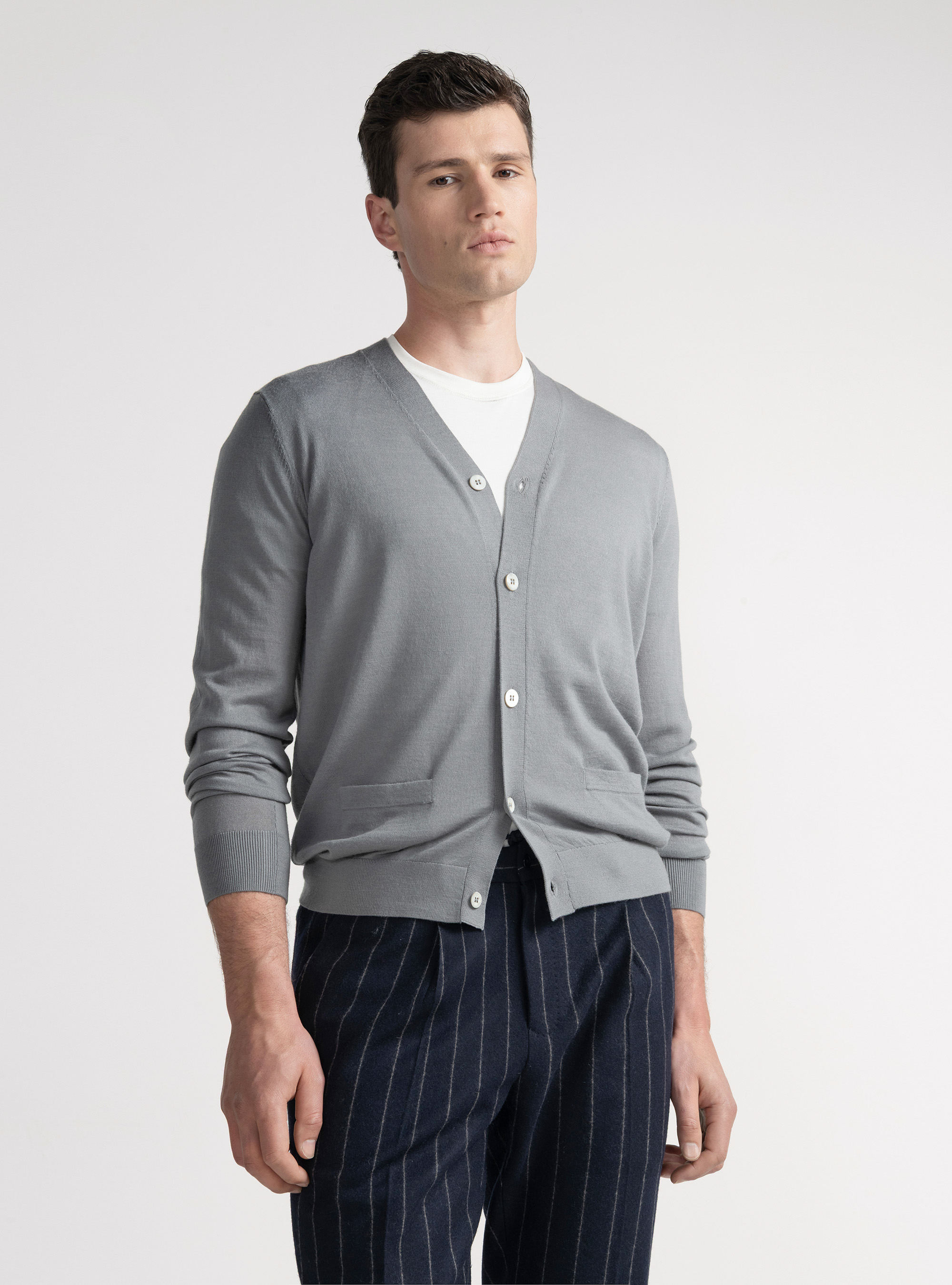 Cardigan in maglia con bottoni in lana merino extrafine, GRIGIO CHIARO