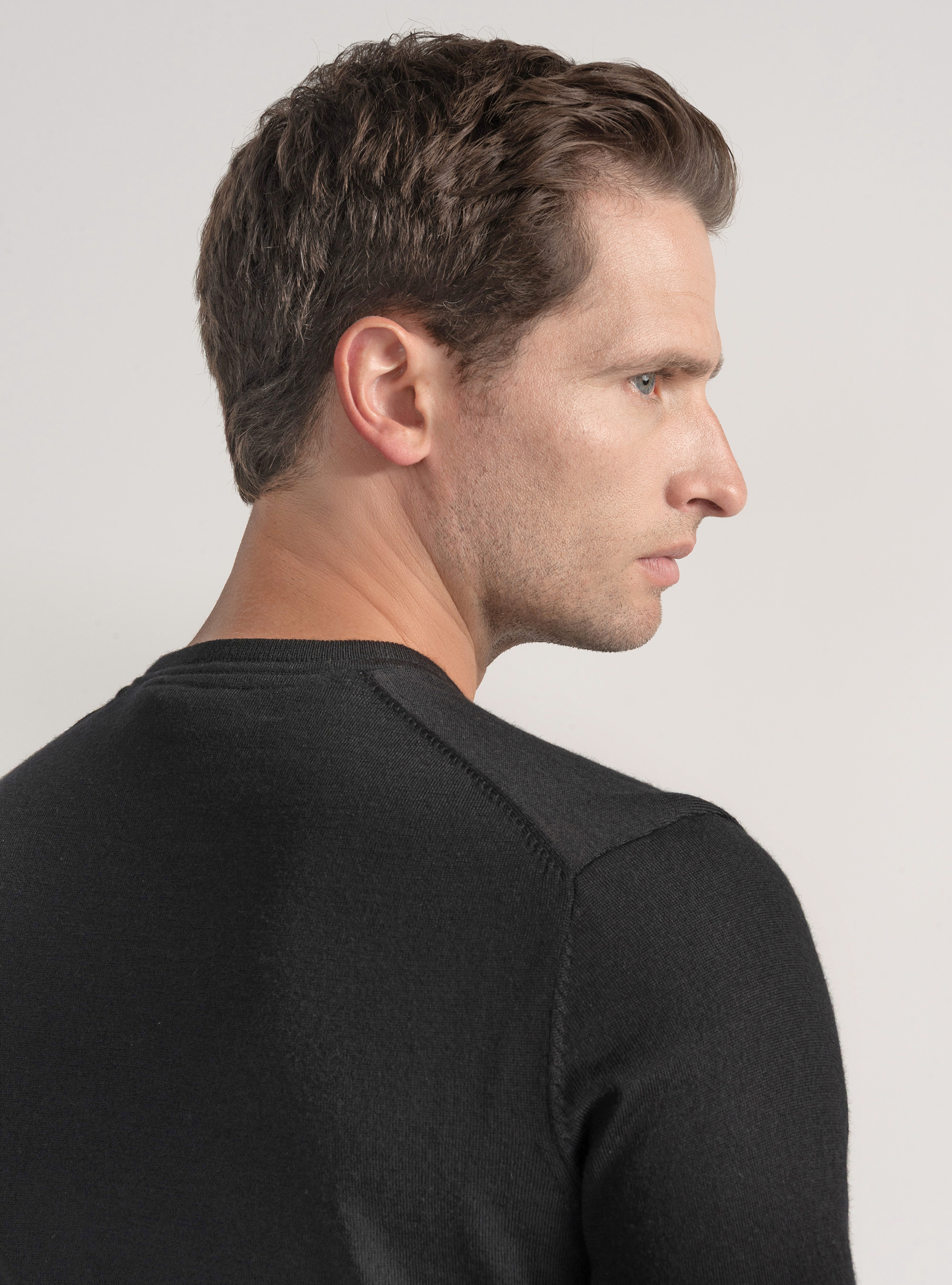 Punto de cuello redondo de pura lana merina extrafina, NEGRO