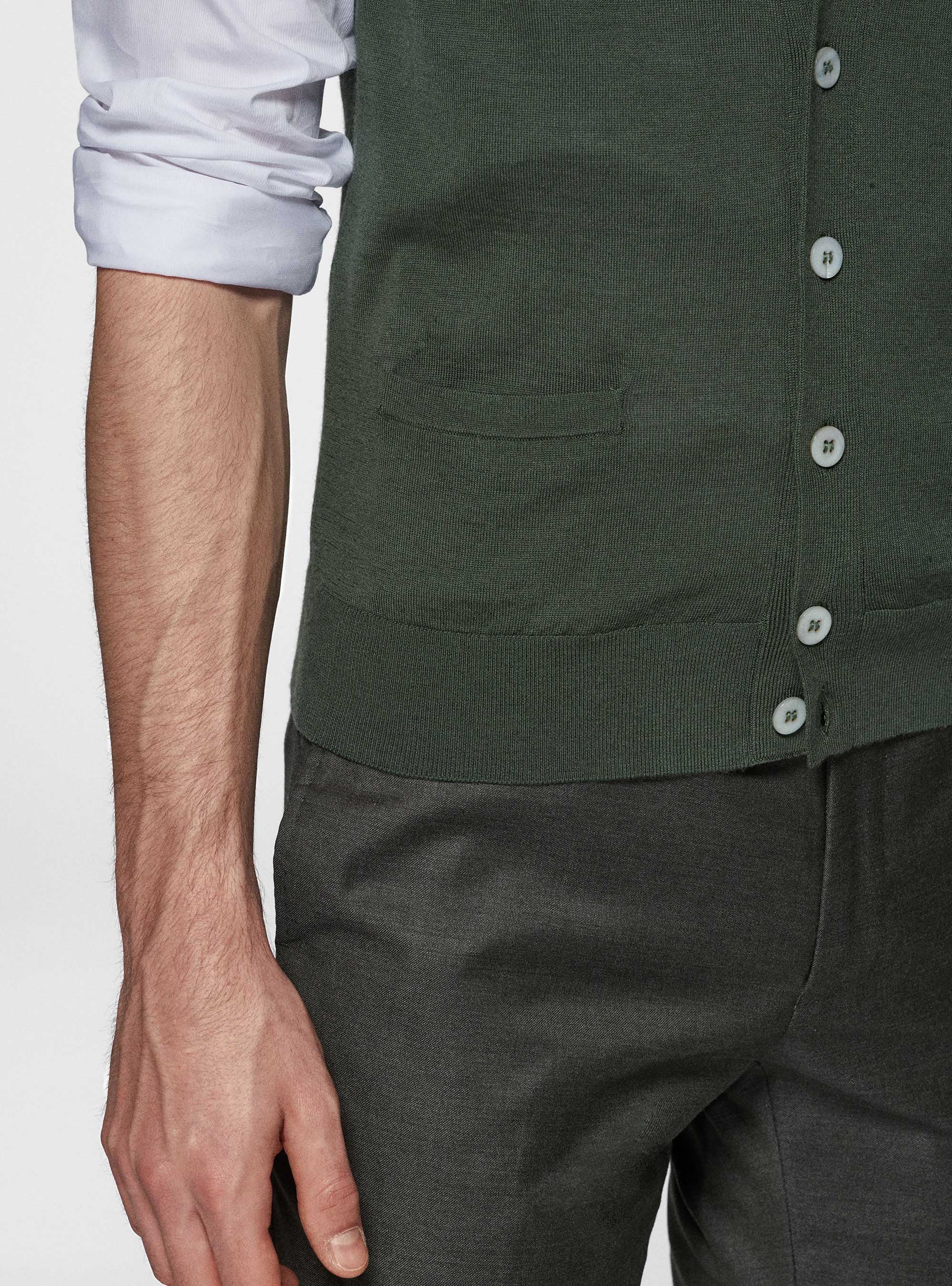 Gilet in maglia in pura lana merino extrafine, MILITARE 0609C