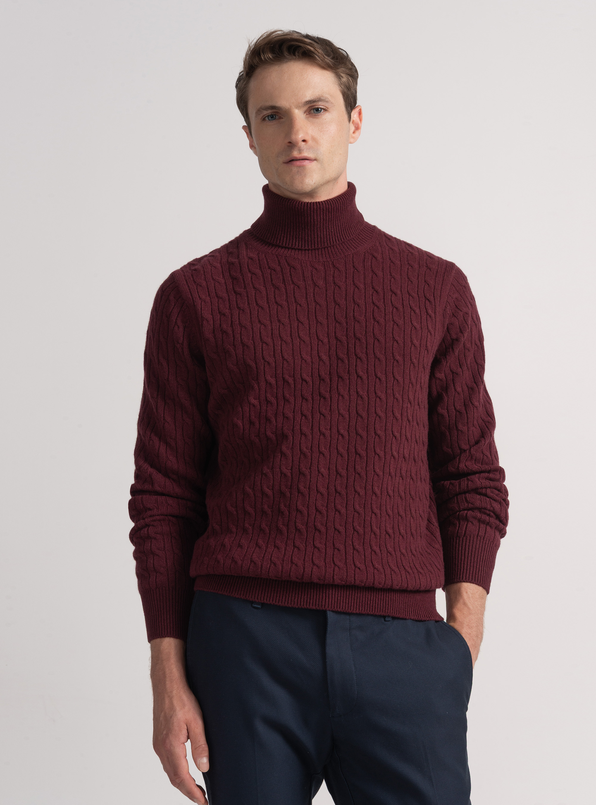 Maglia collo alto con treccia in lana cashmere, BORDEAUX