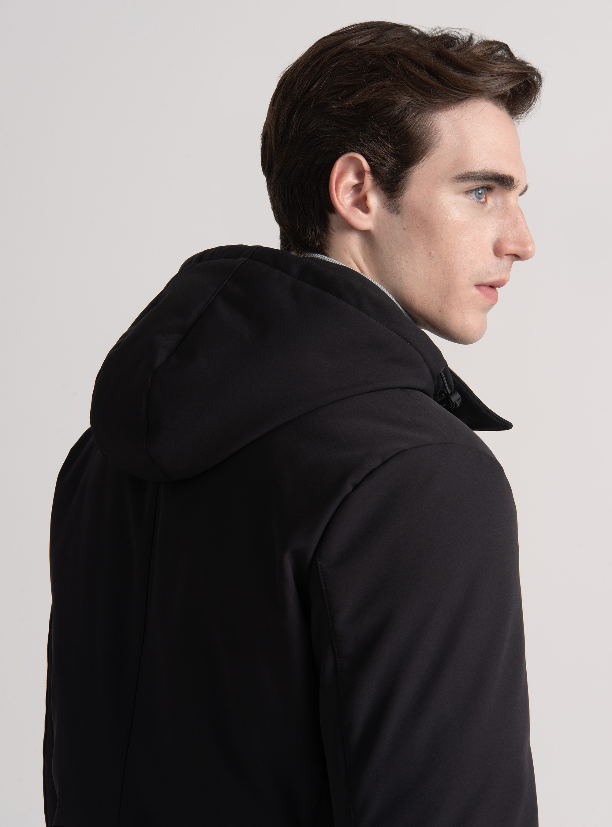 Parka técnica con capucha, NEGRO