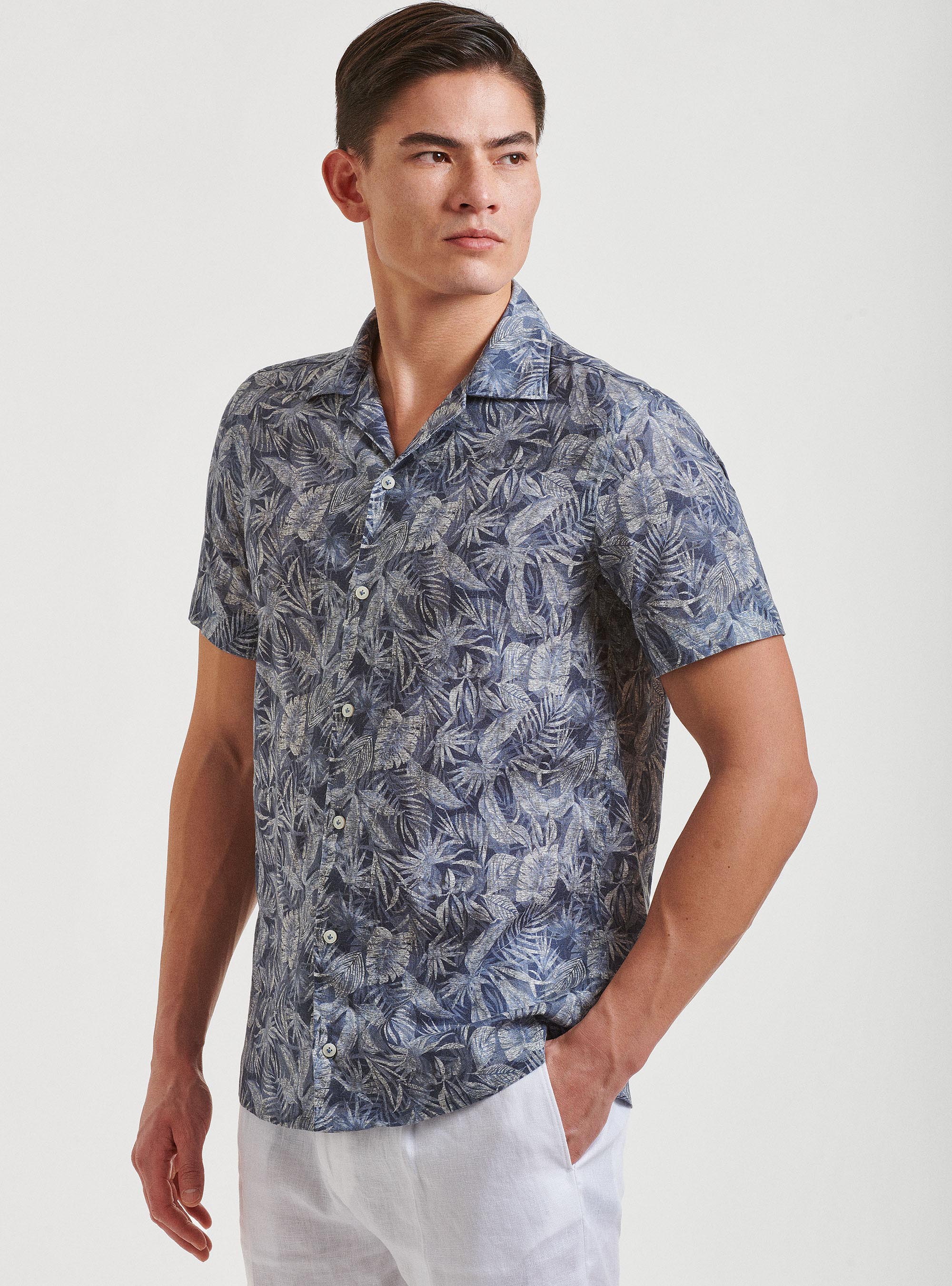 Camicia stampata in lino e cotone con collo bowling