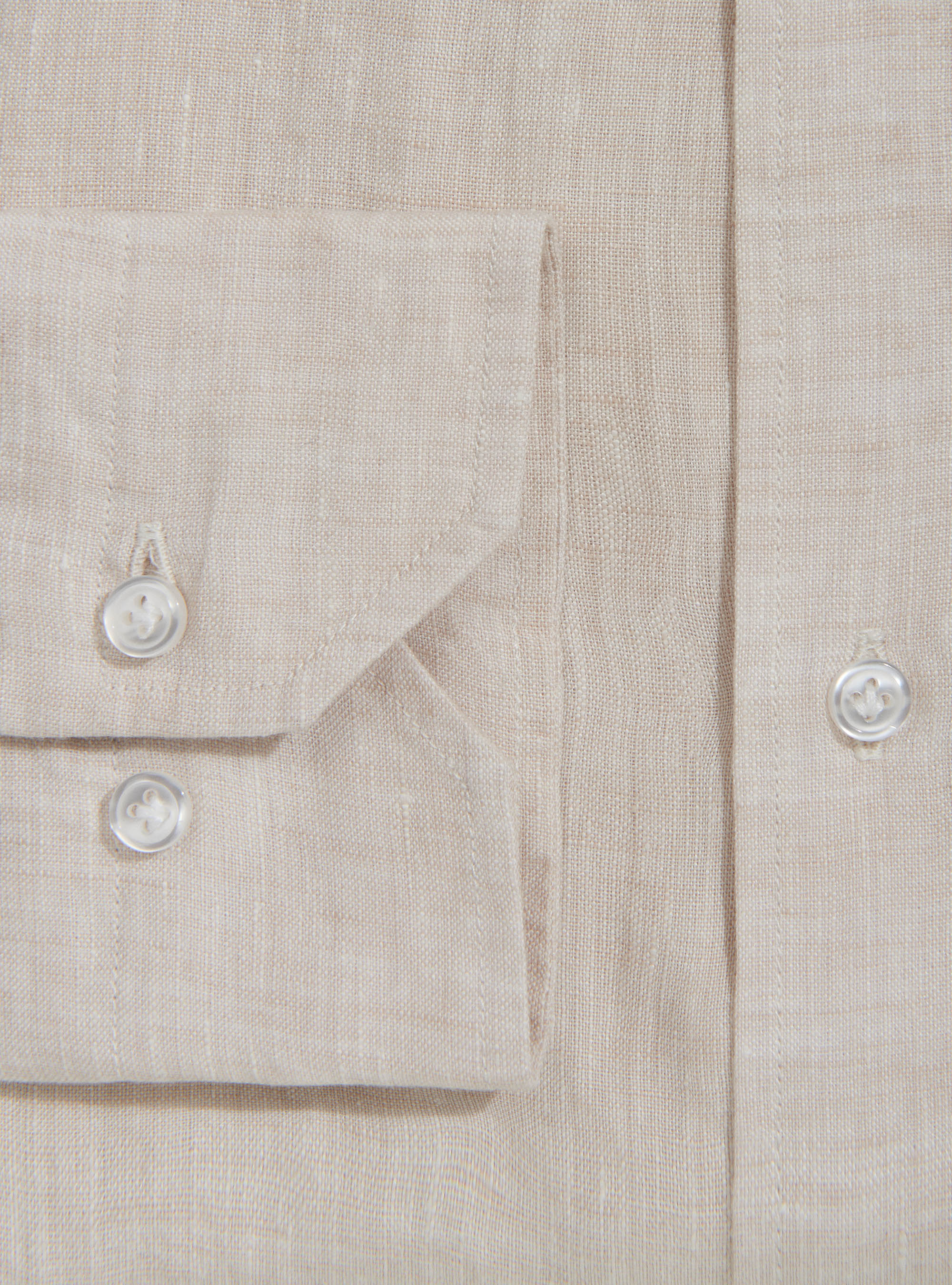 Semi-open French collar shirt in delav&eacute; linen, ECRU