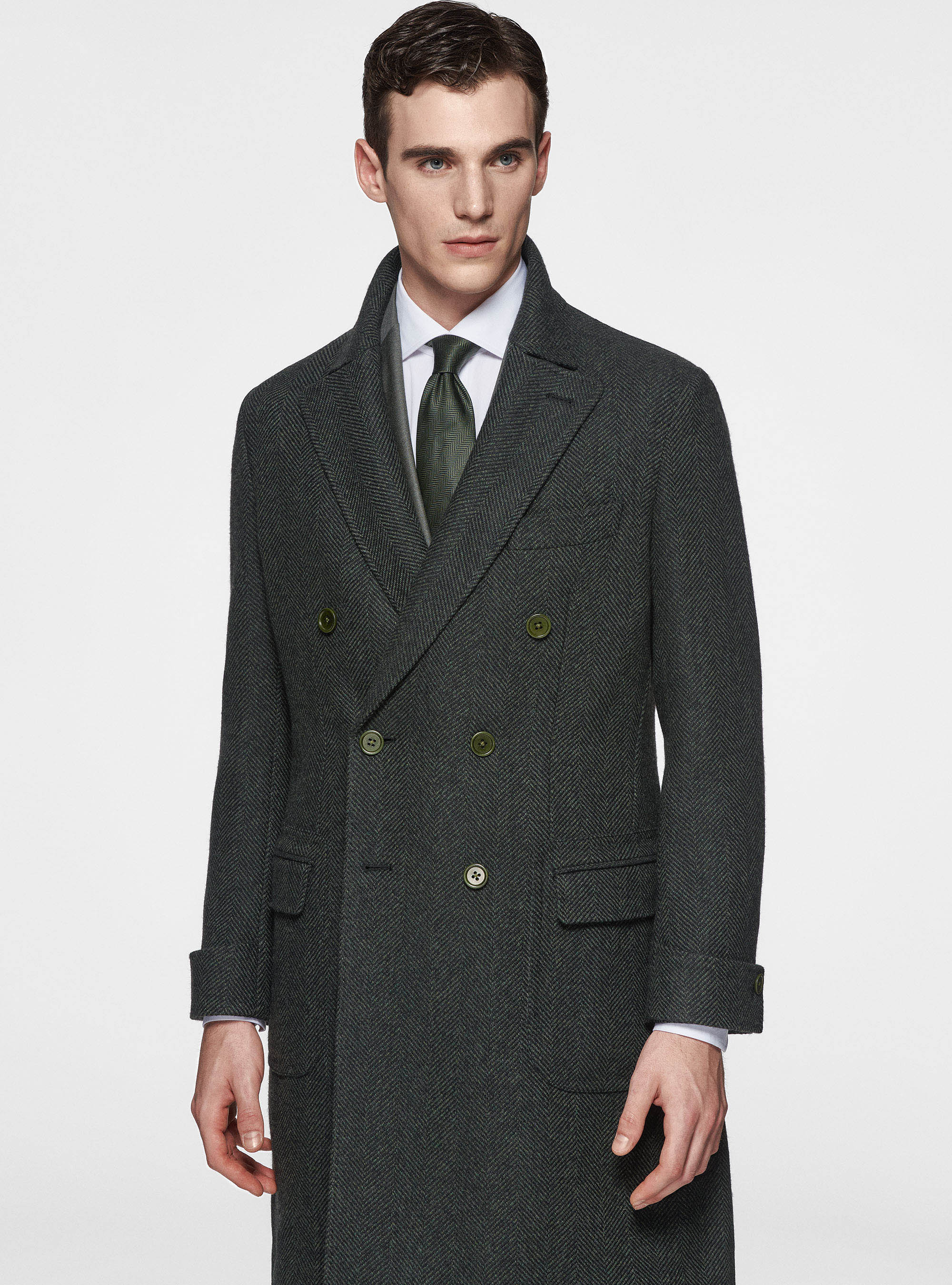 Cappotto doppiopetto in misto lana spigata