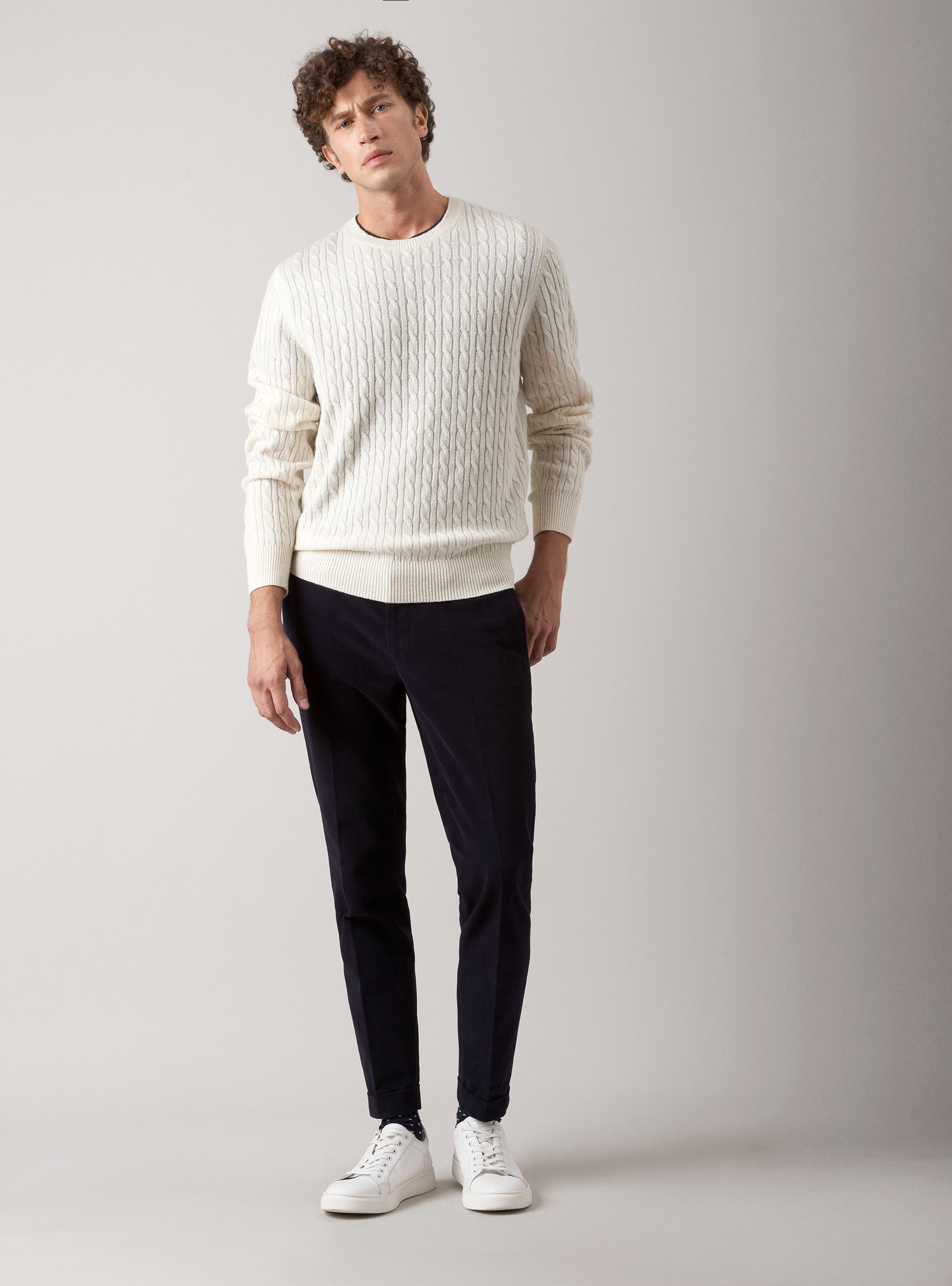 Maglia girocollo in lana lambswool e cashmere con trecce, BIANCO