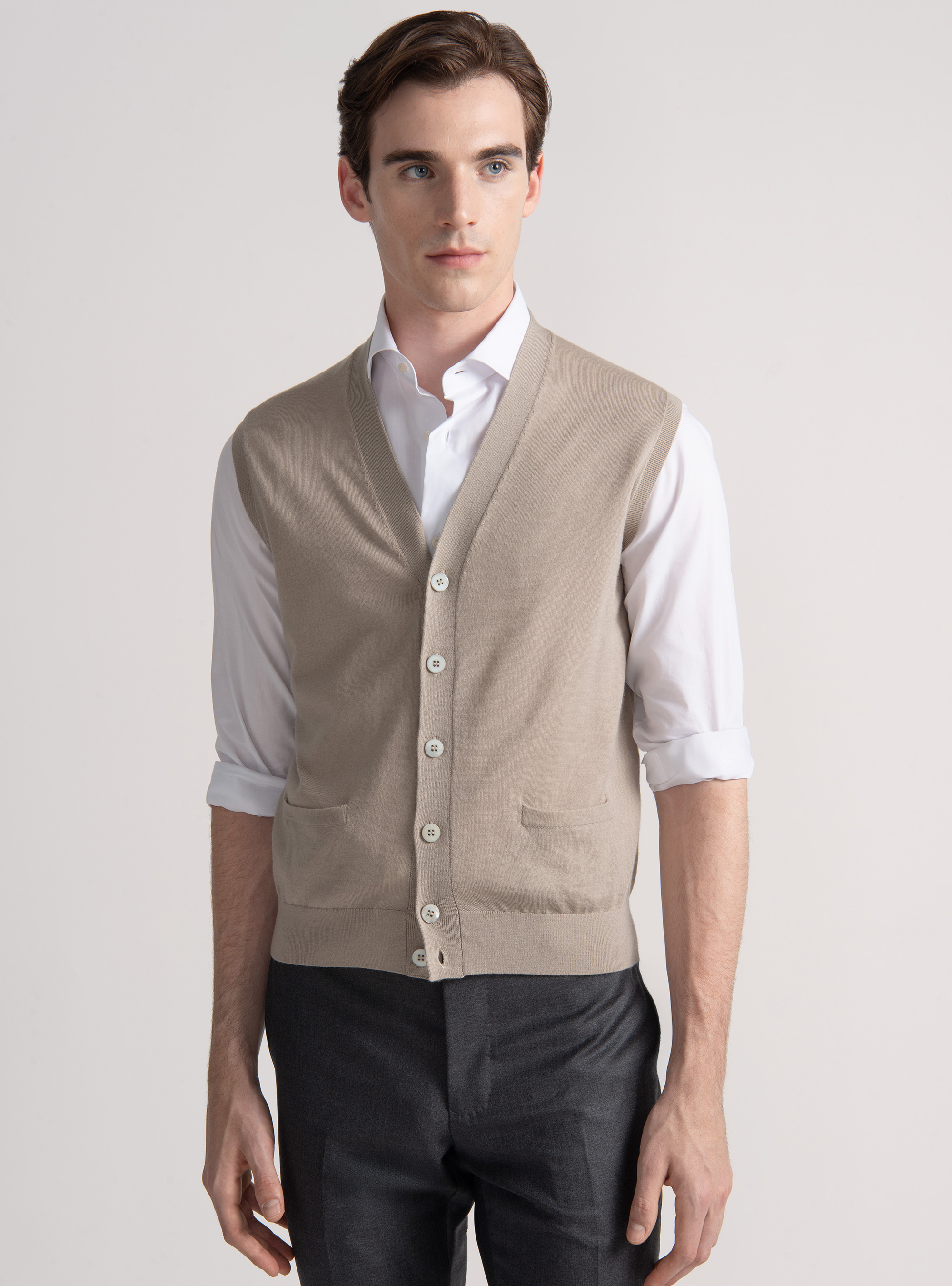 Chaleco de punto con botones de lana merina extrafina, ARENA