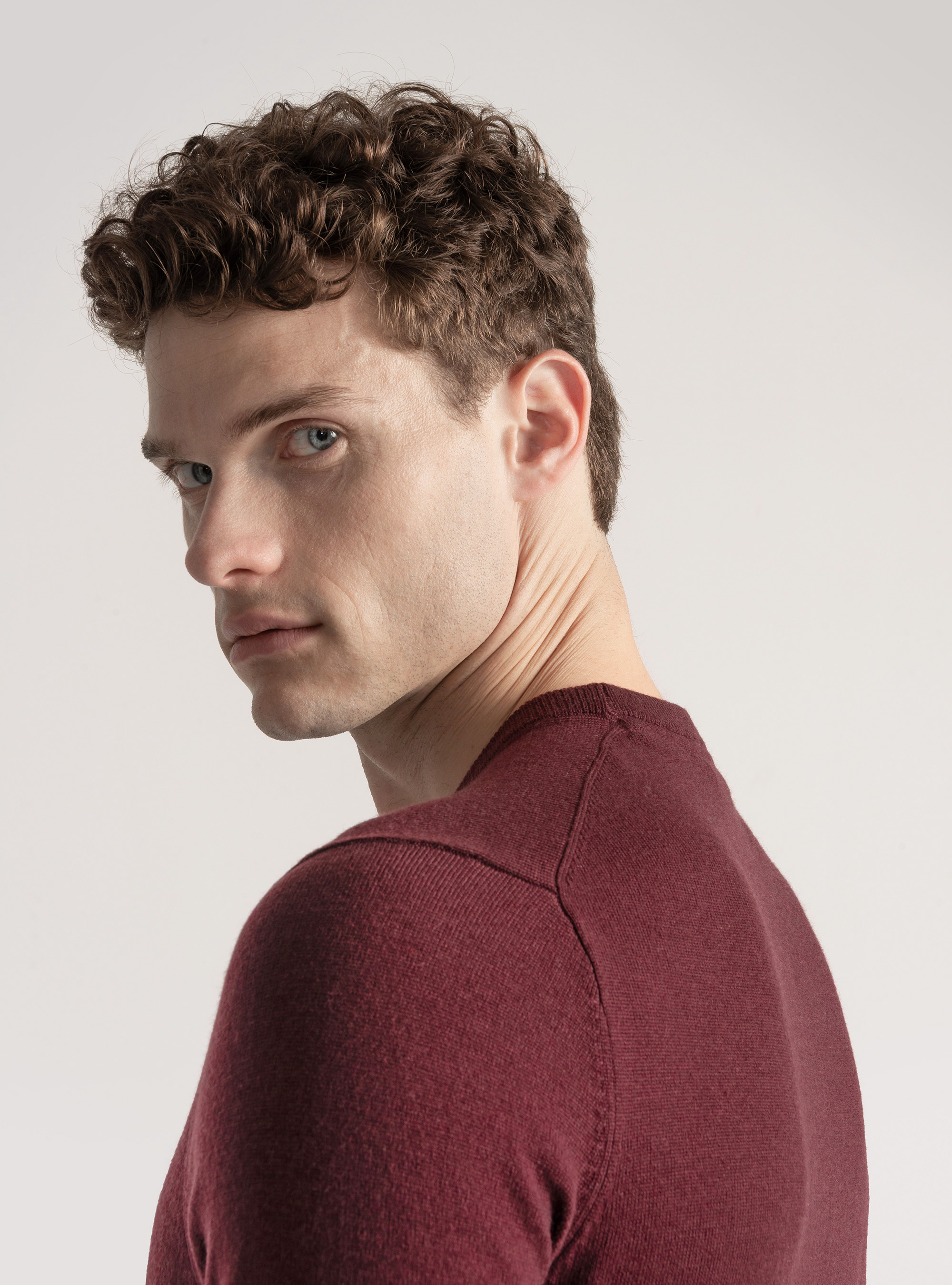 Tricot à col ras du cou en laine mélangée, BORDEAUX