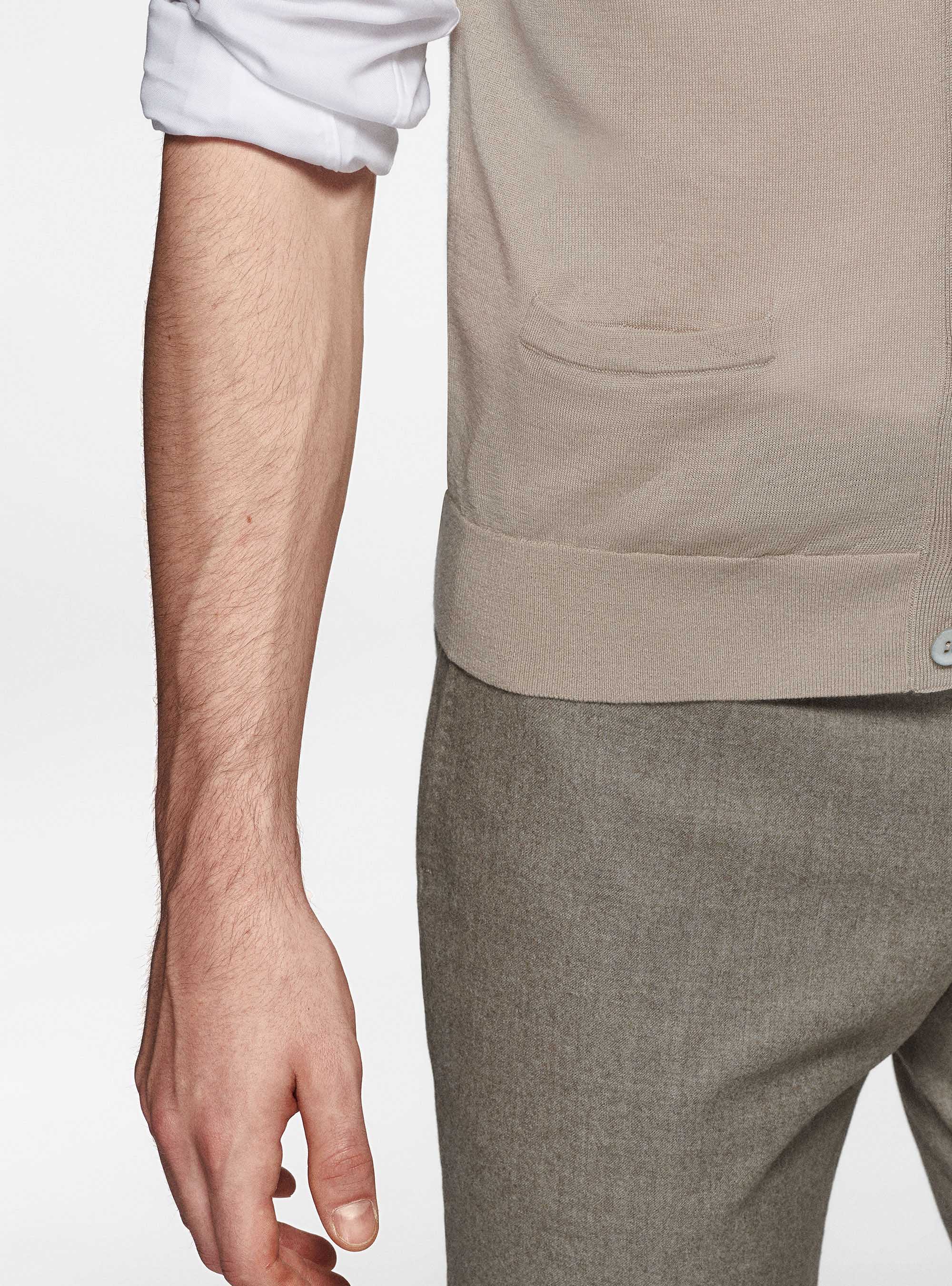 Chaleco de punto de pura lana merina extrafina, ARENA