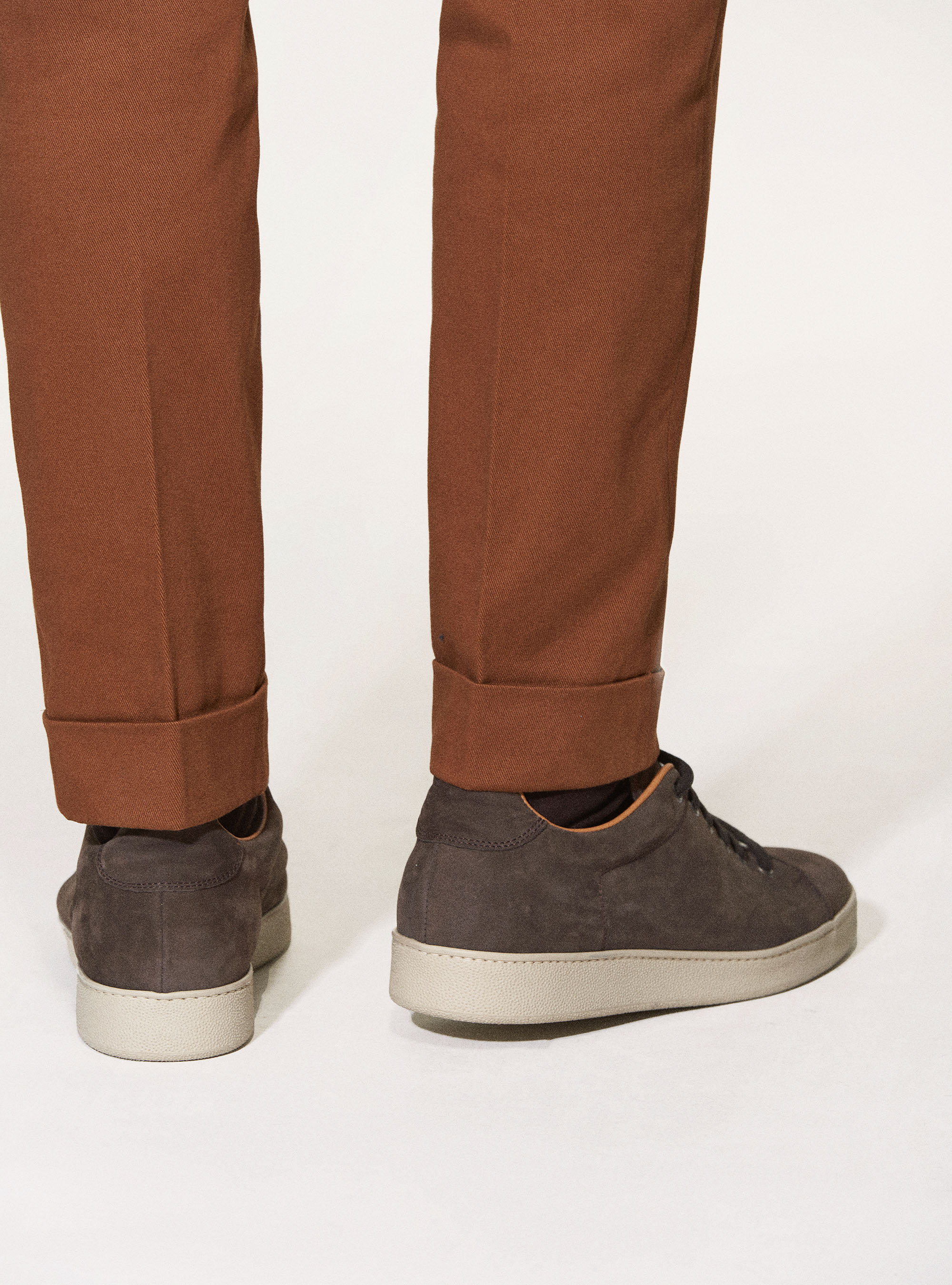 Pantaloni doppia pince in twill di cotone smerigliato, TABACCO