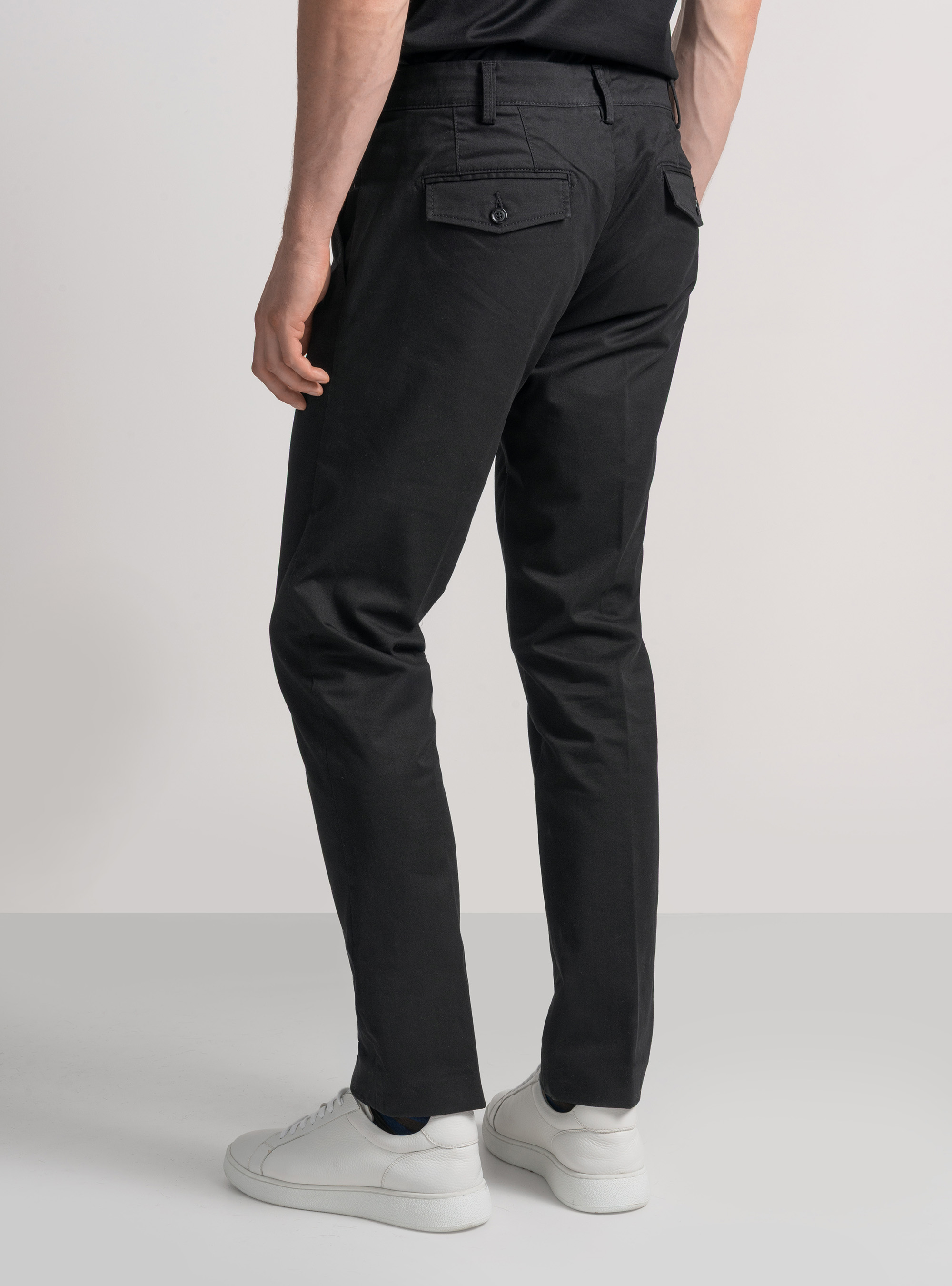 Pantalón chino slim fit de sarga elástica, NEGRO